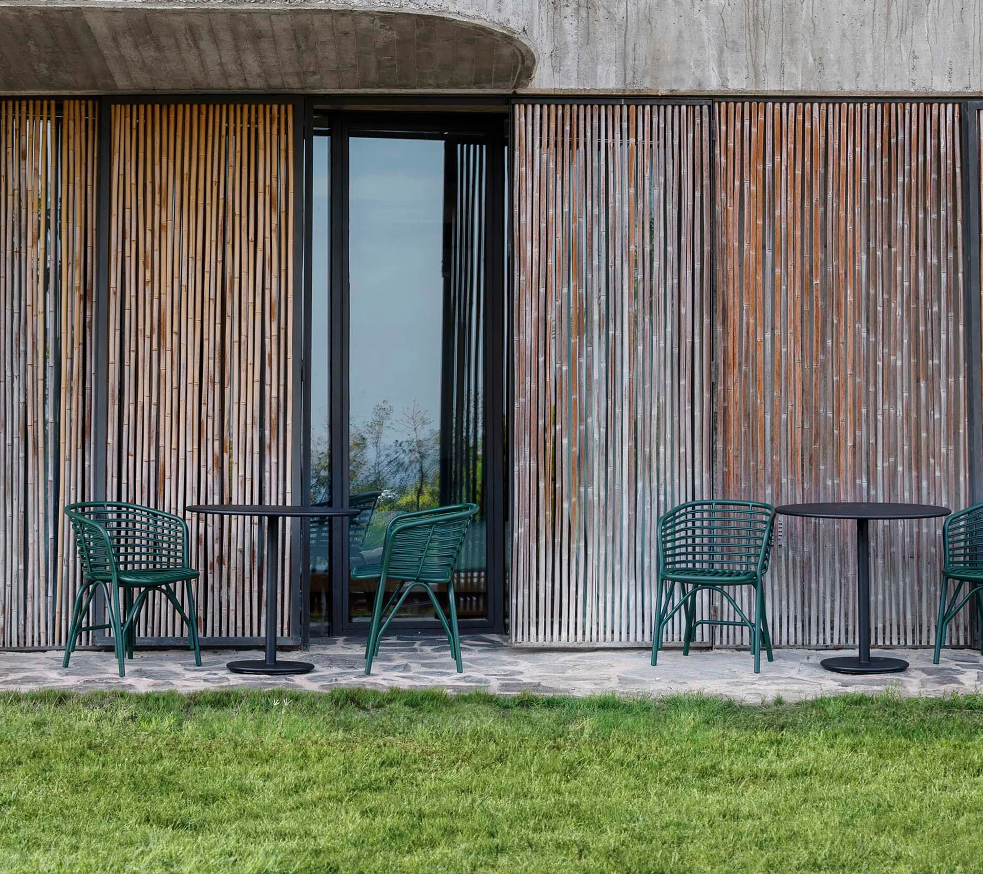 Drop coffee table Ø80 cm, Lava grey-lava grey Cane-line