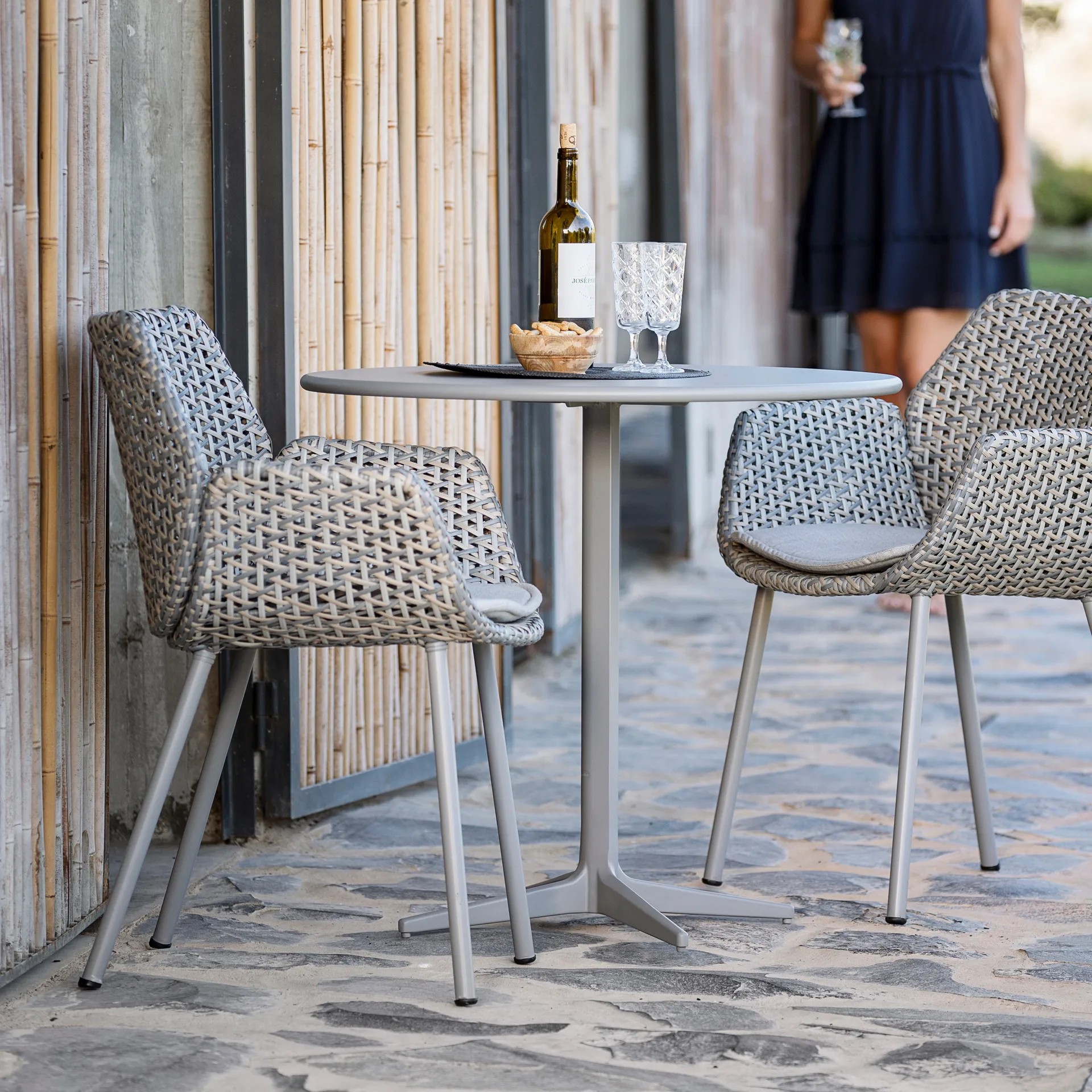 Drop coffee table Ø80 cm, Light grey-light grey Cane-line