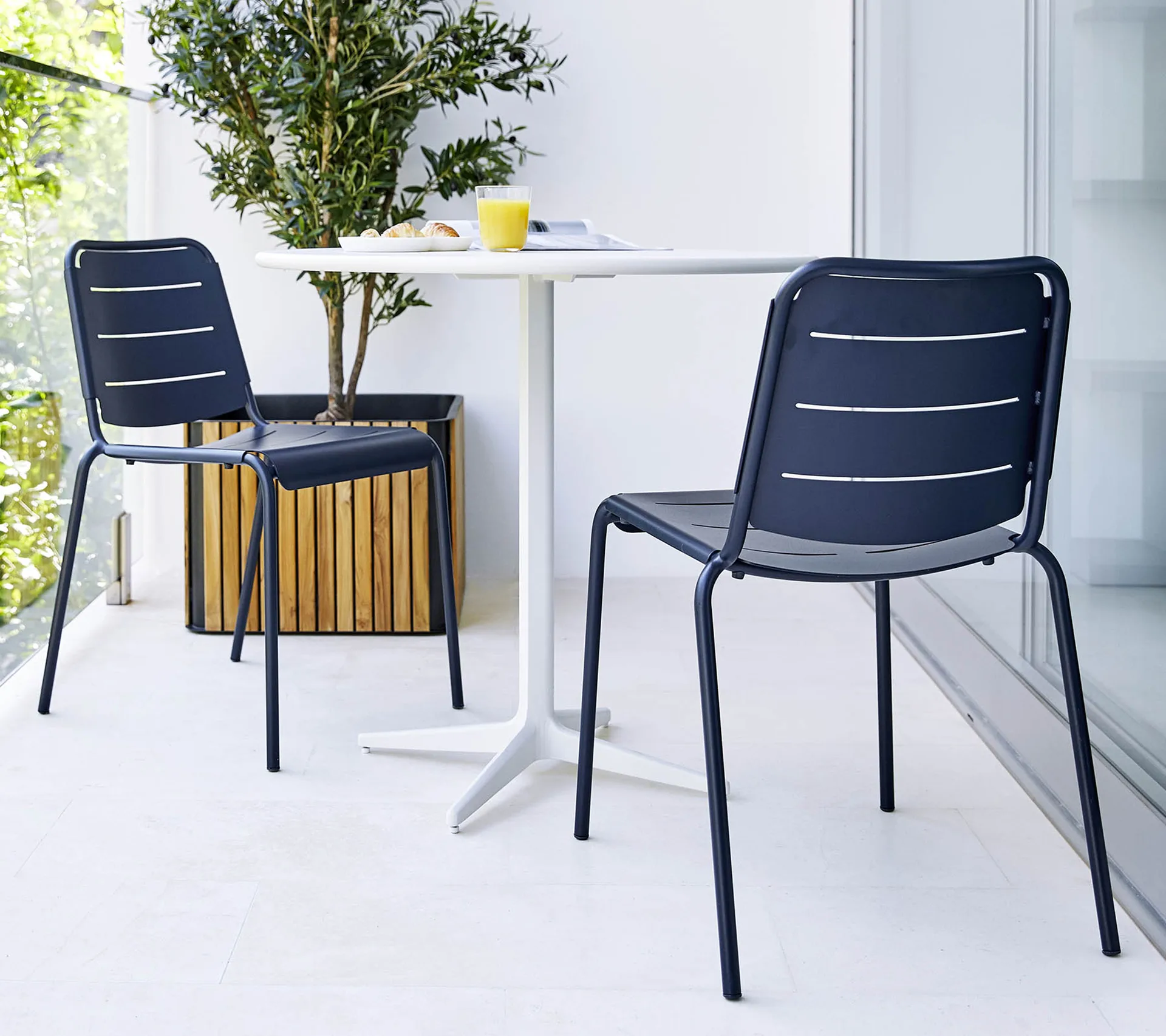 Drop coffee table Ø80 cm, White-white Cane-line