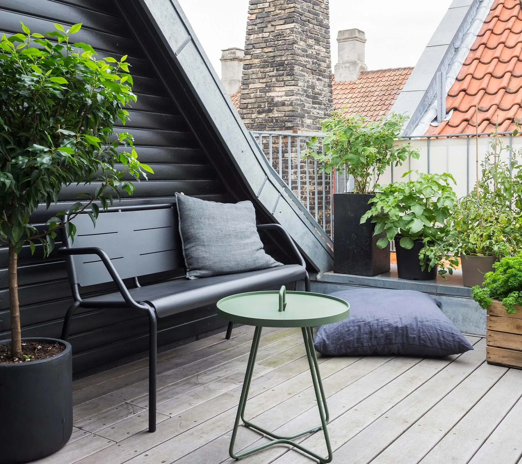 On the move table Ø44 cm, Sand Cane-line