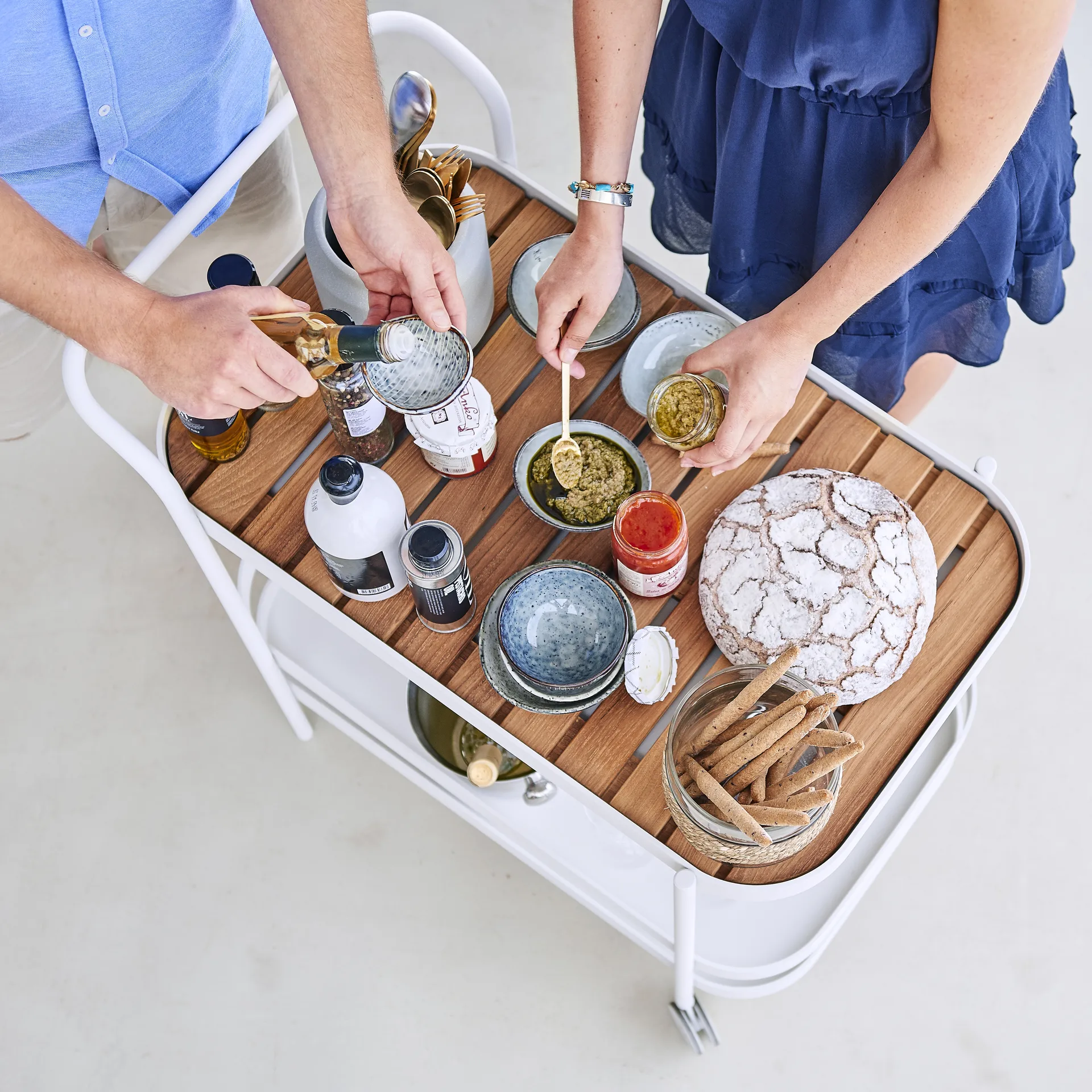 Roll serving trolley, White, incl. teak tabletop Cane-line