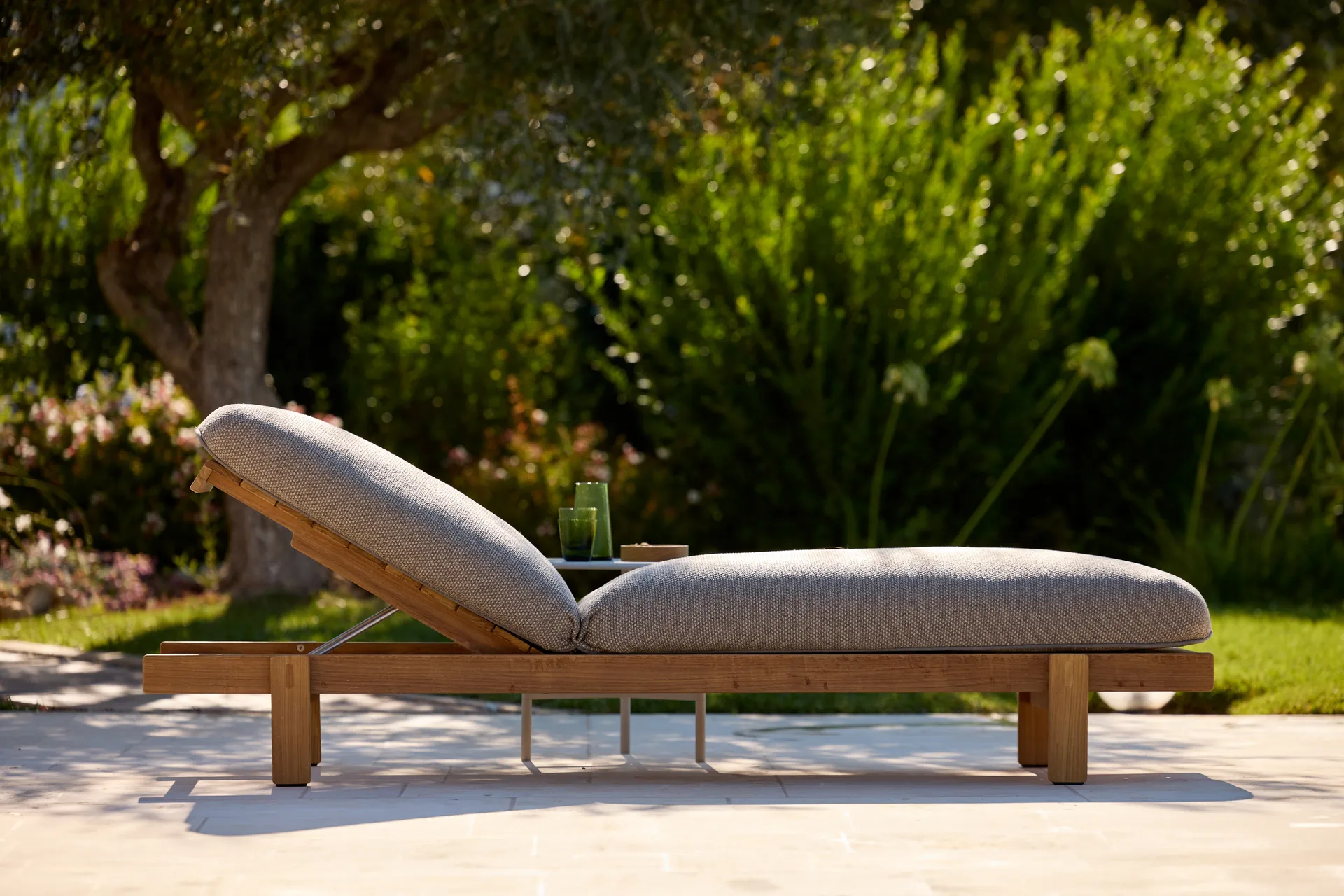 Vista sun lounger, Teak Cane-line