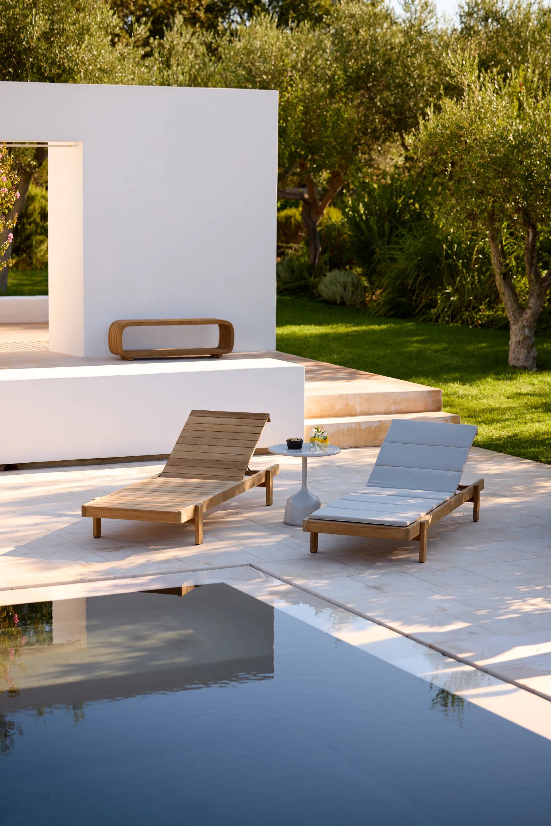 Vista sun lounger, Teak Cane-line