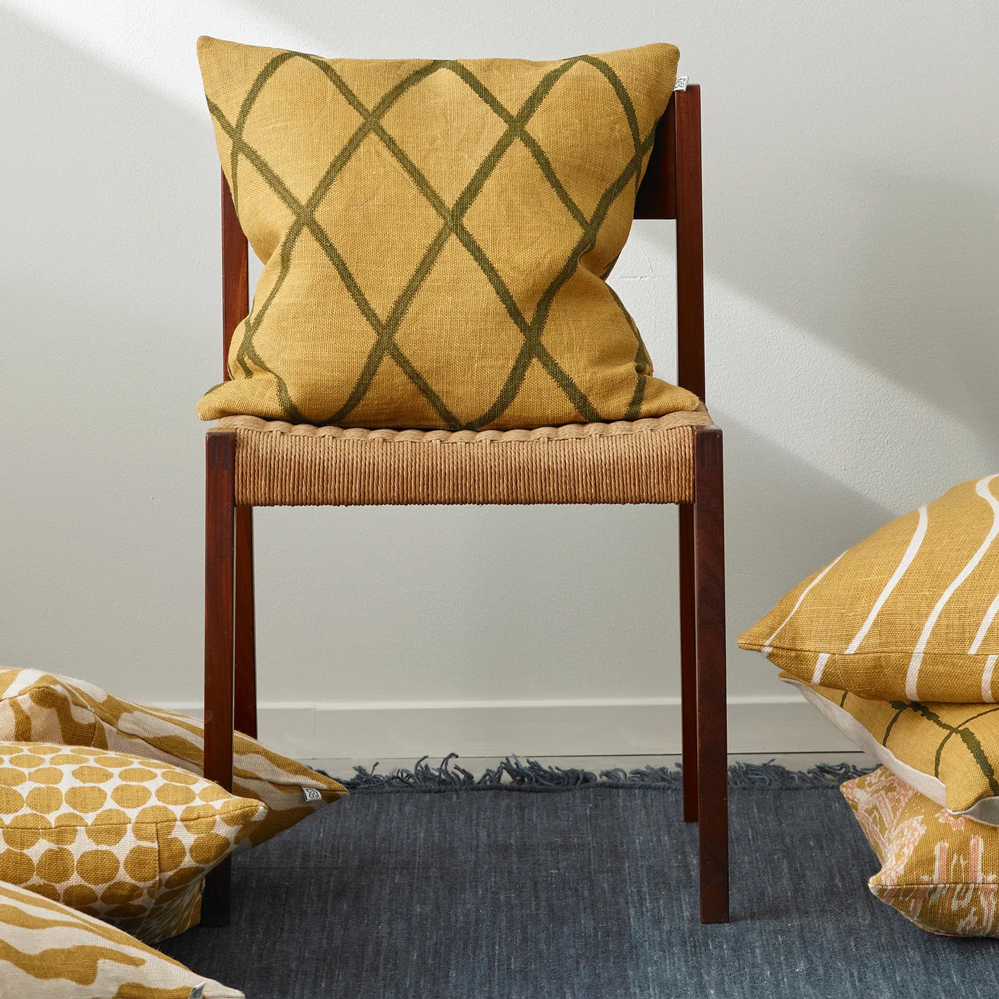 Nanda rug 200x300 cm, dark blue-blue Chhatwal & Jonsson