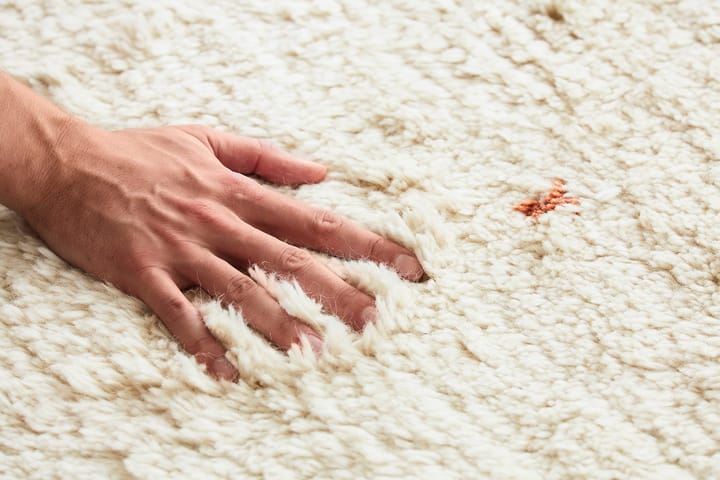 Ravi rug  177x266 cm - Off white-orange - Chhatwal & Jonsson