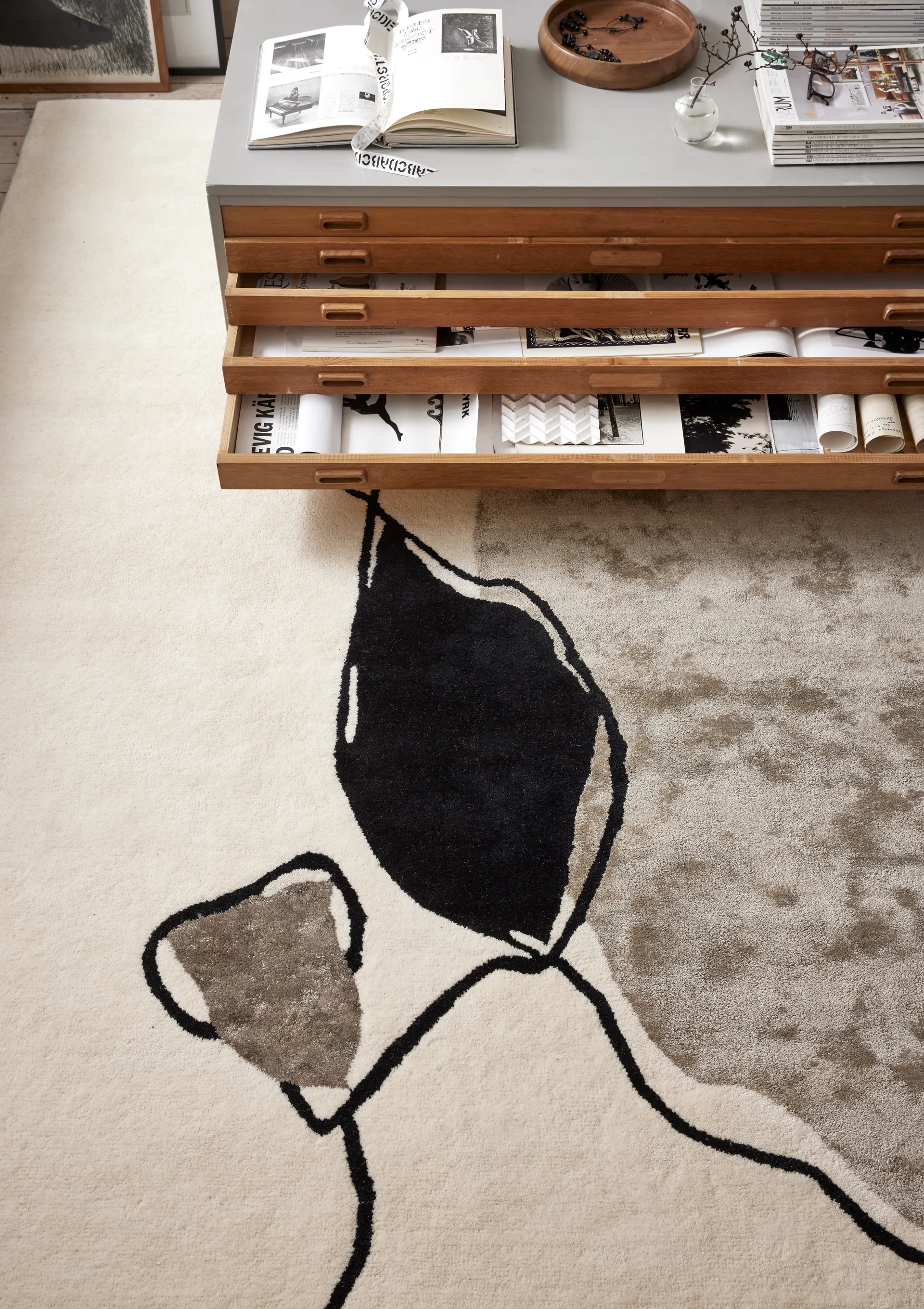 Abstract rug 250x350 cm, Ivory Classic Collection