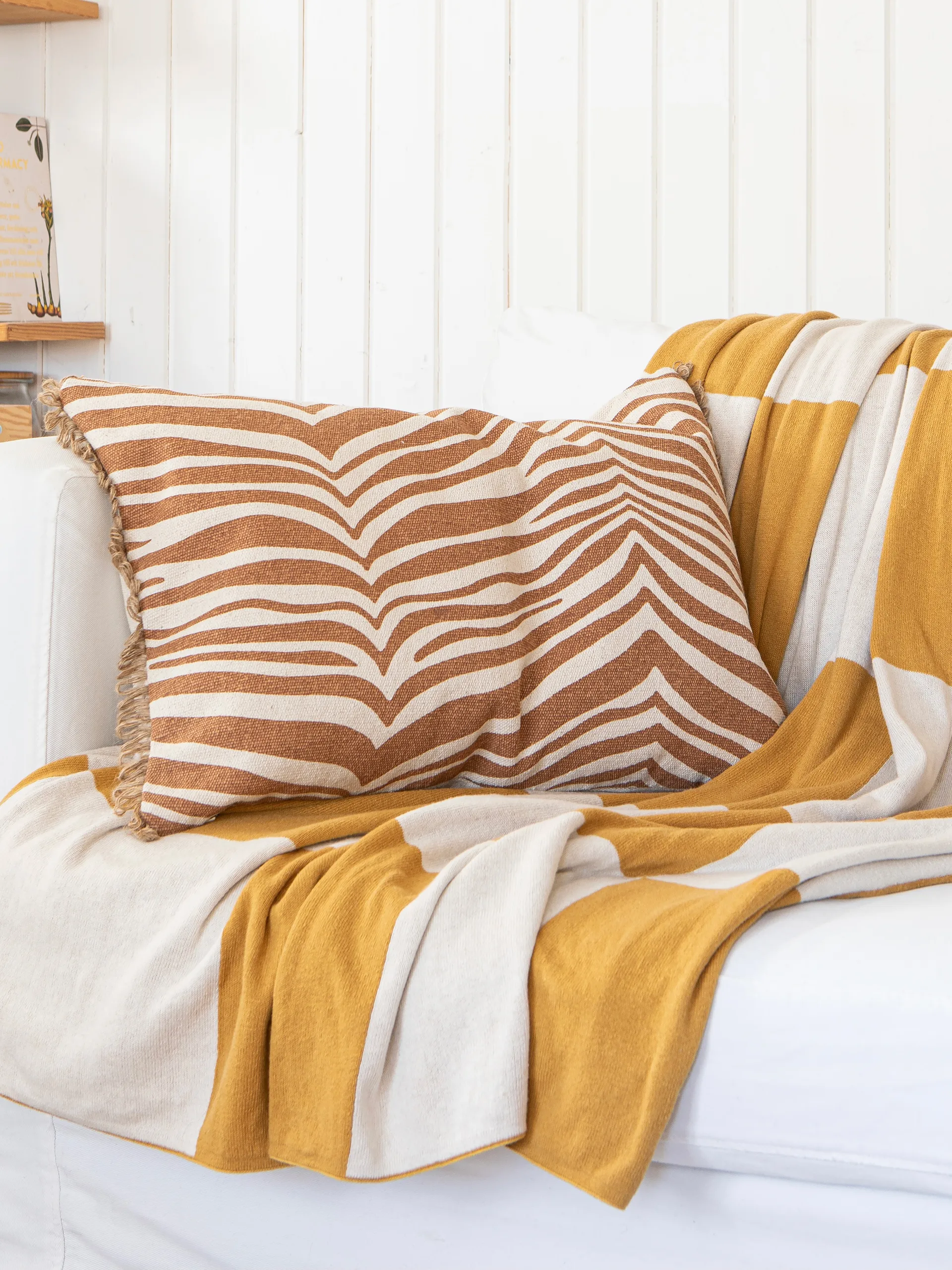 Square throw 130x170 cm, Yellow Classic Collection