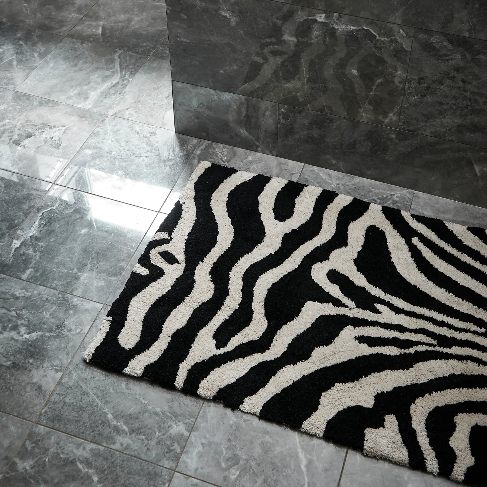 Zebra bathroom mat 60x90 cm, black and white Classic Collection