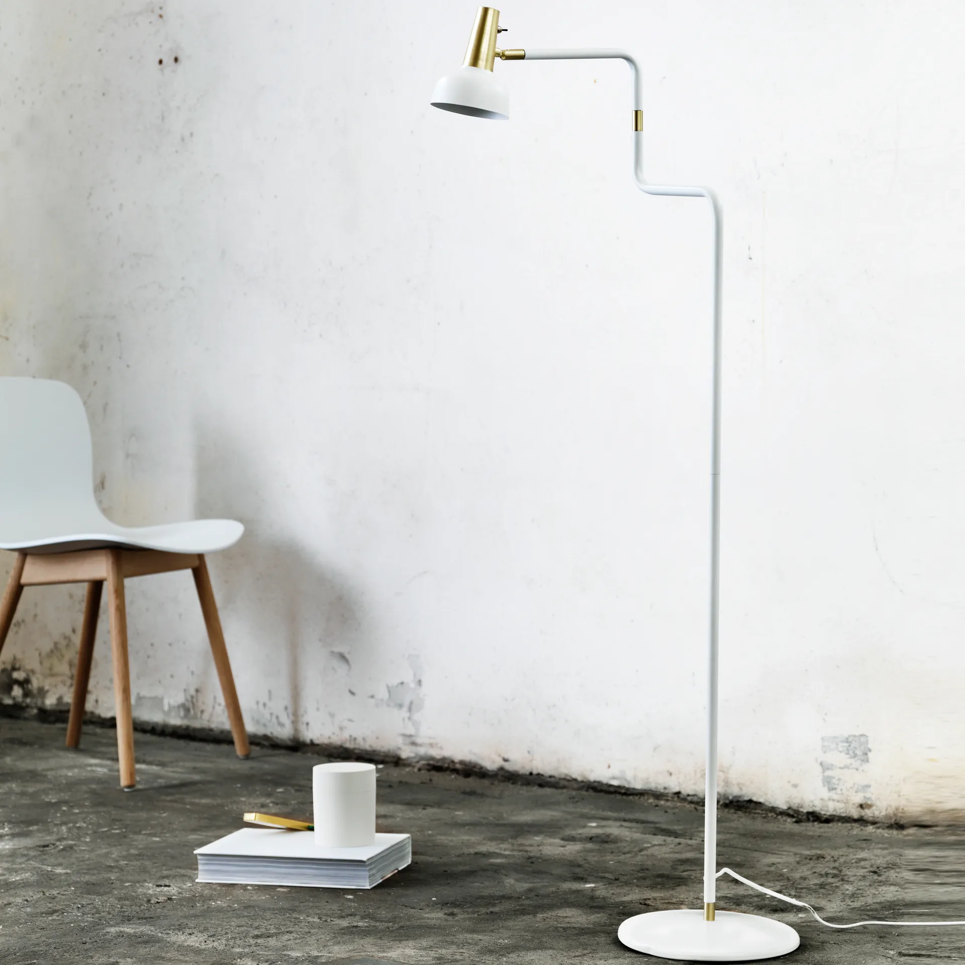 Ray floor lamp, white-brass CO Bankeryd
