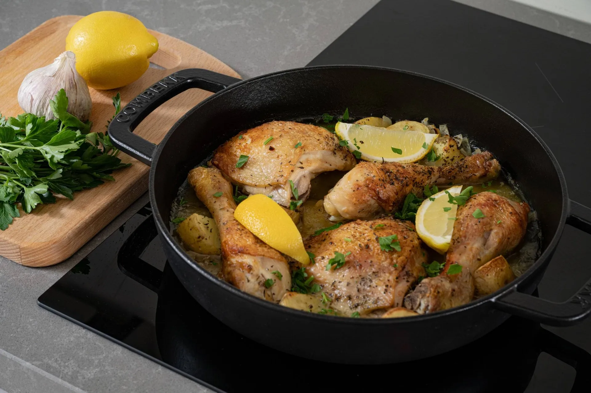 Combekk Enameled cast iron sauté pan Ø28 cm, Black-silver knob Combekk