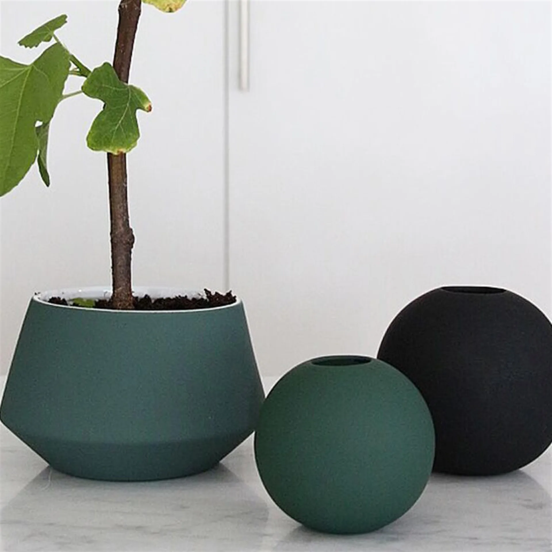 Ball vase dark green, 10 cm Cooee Design