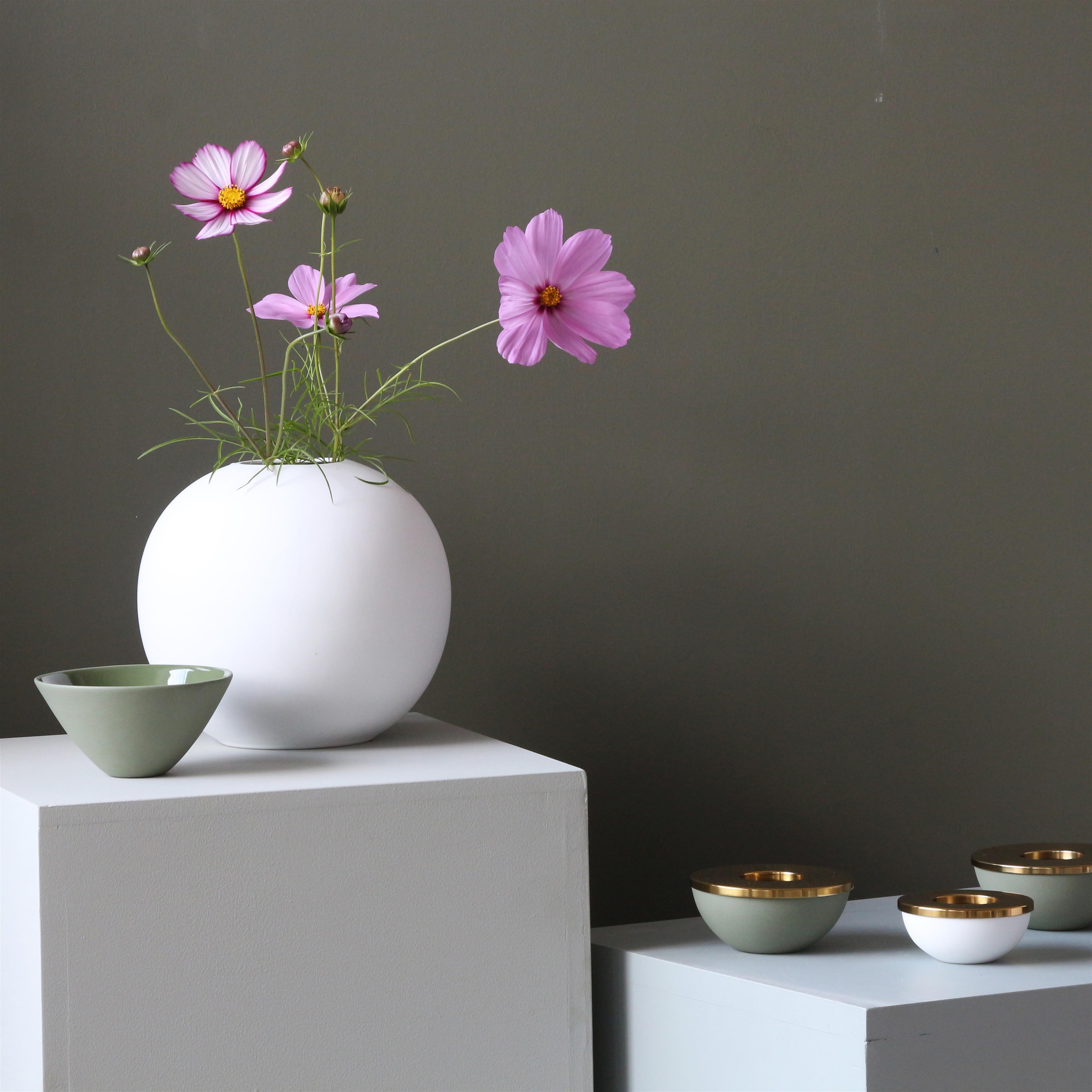Ball vase white from Cooee Design - NordicNest.com