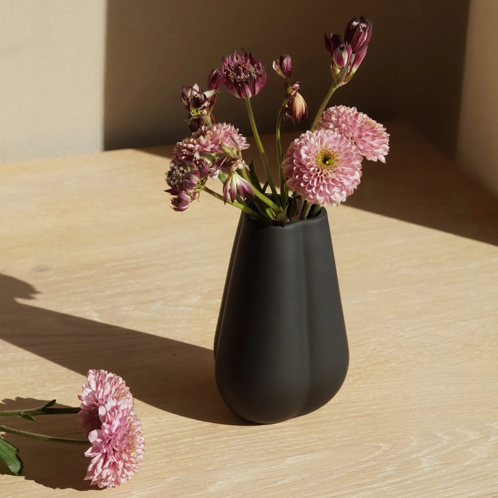 Clover vase 11 cm, black Cooee Design