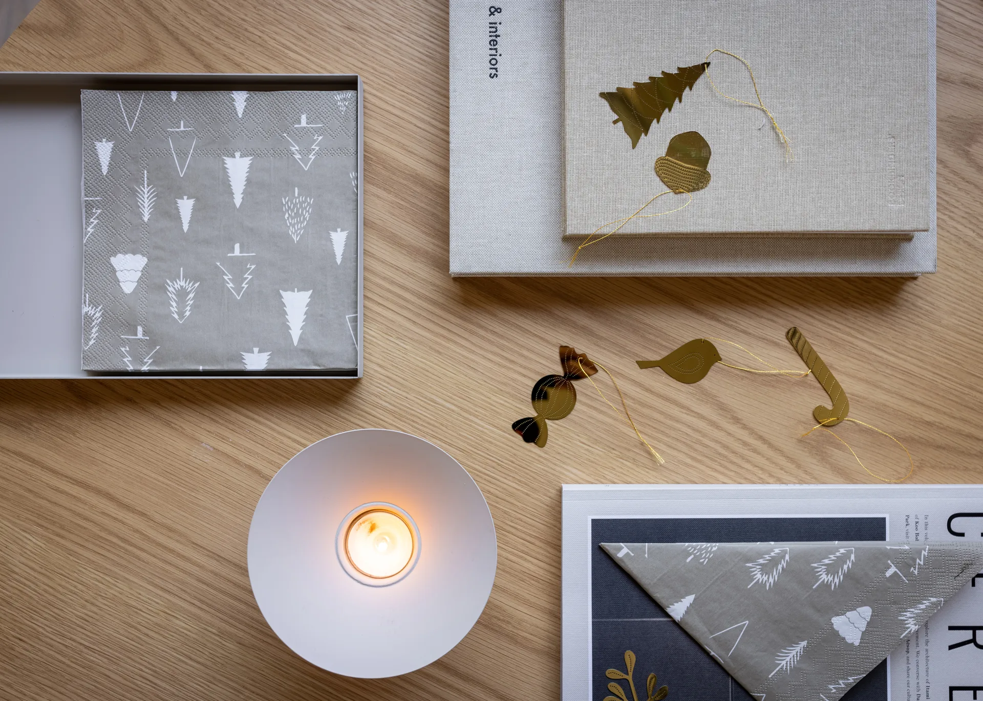 Cooee bauble brass 4-pack, Acorn Cooee Design