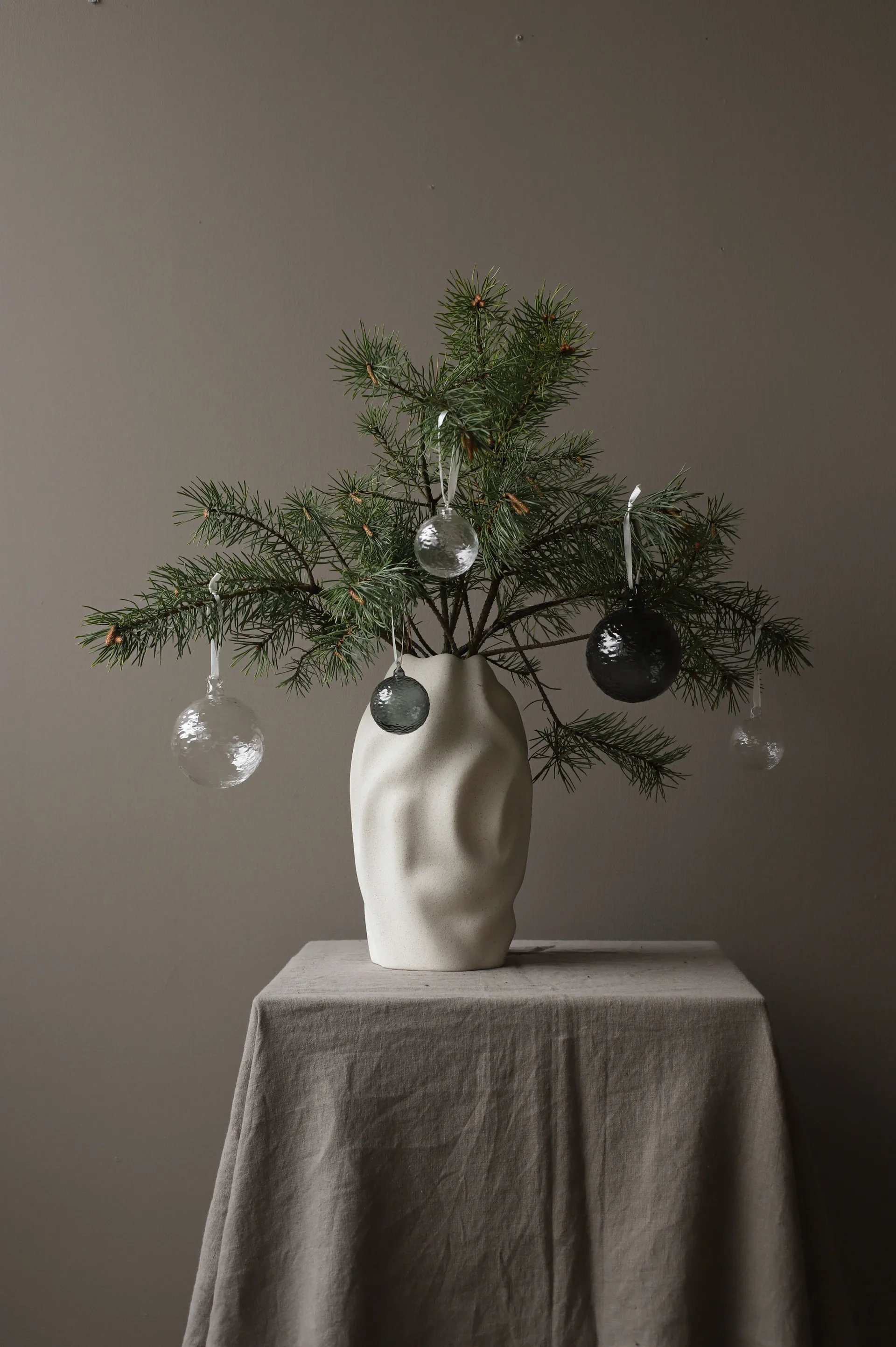 Gry Marble Christmas bauble Ø8 cm, Smoke Cooee Design