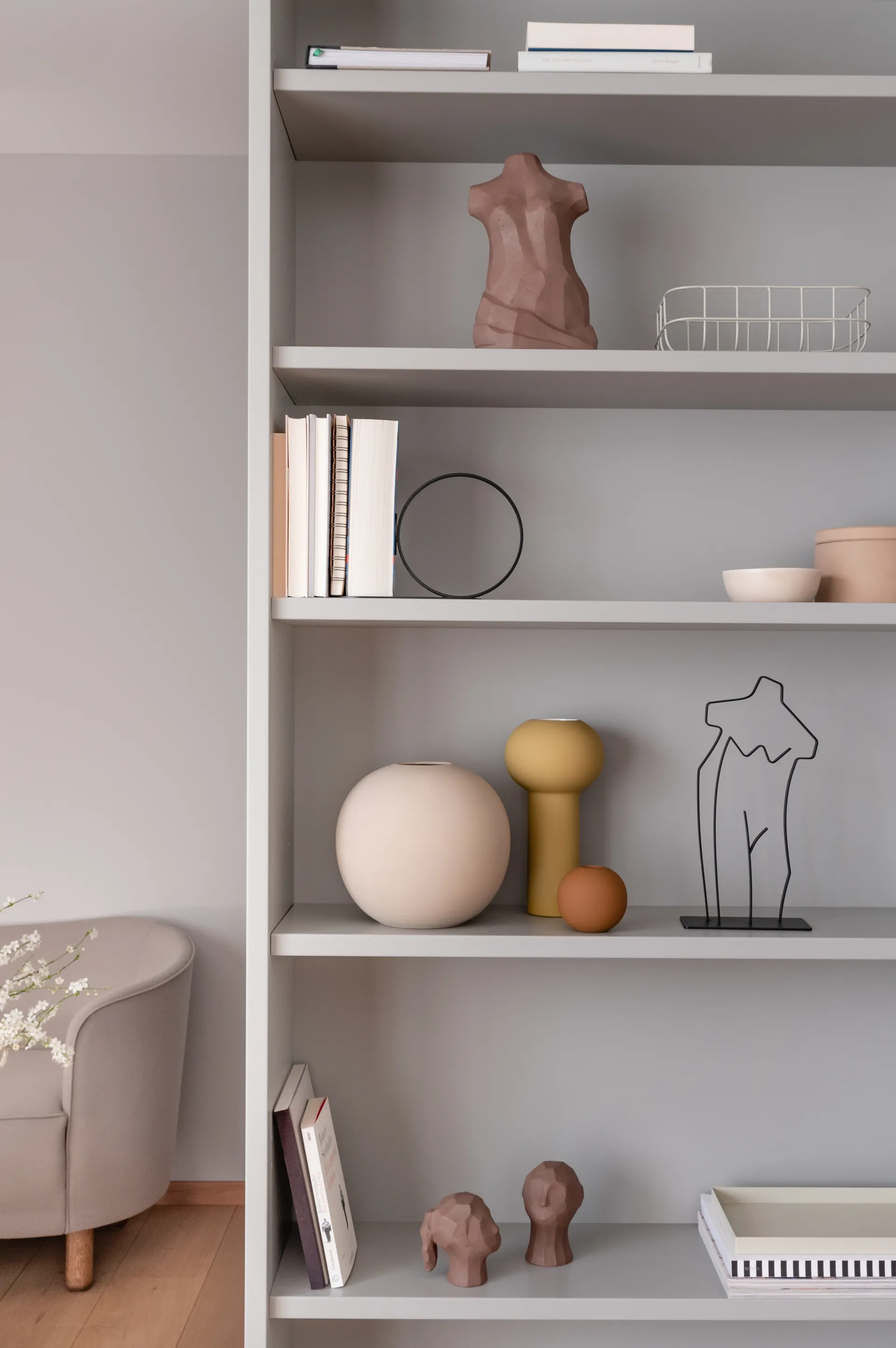 Ruth sculpture, black Cooee Design