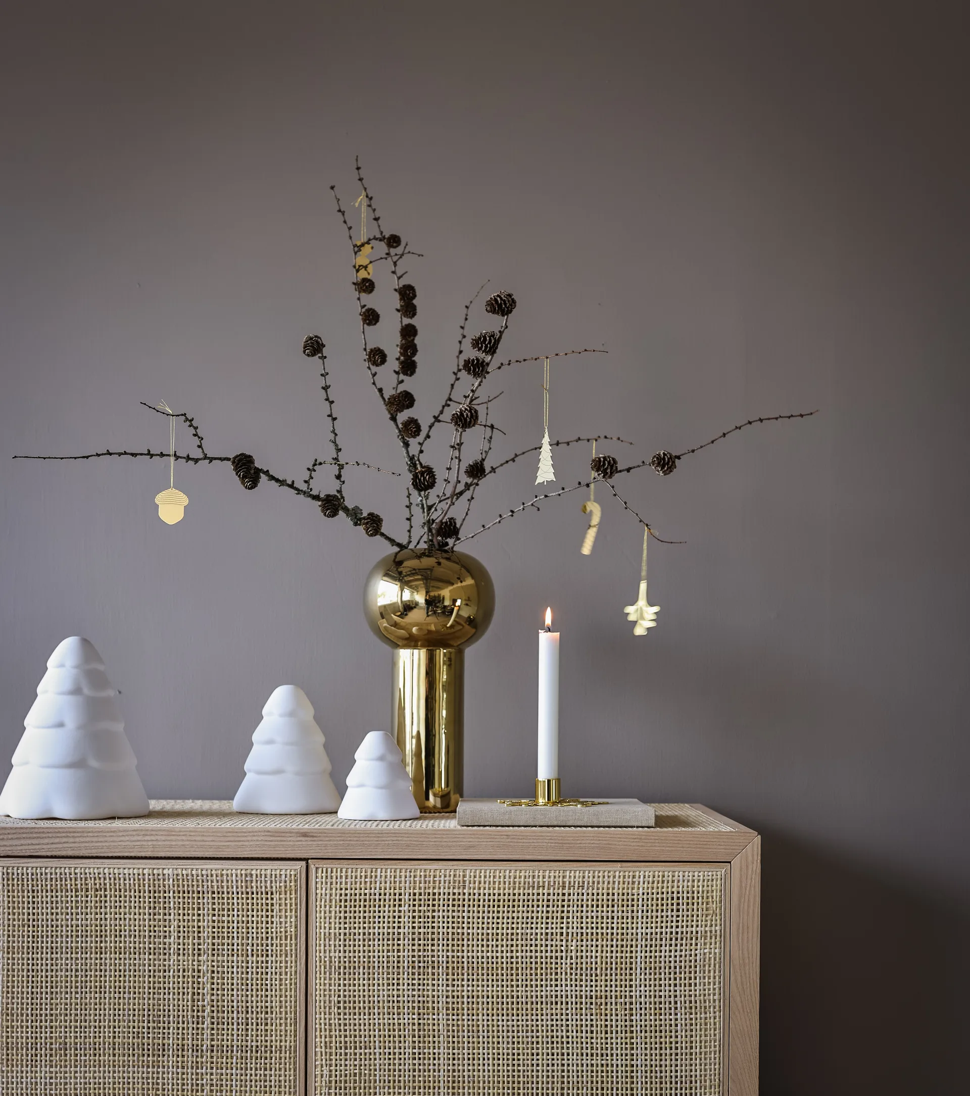 Snowy Christmas tree 15 cm, White Cooee Design