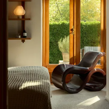 Éclair chair lounge chair - Cherry - Crème Atelier