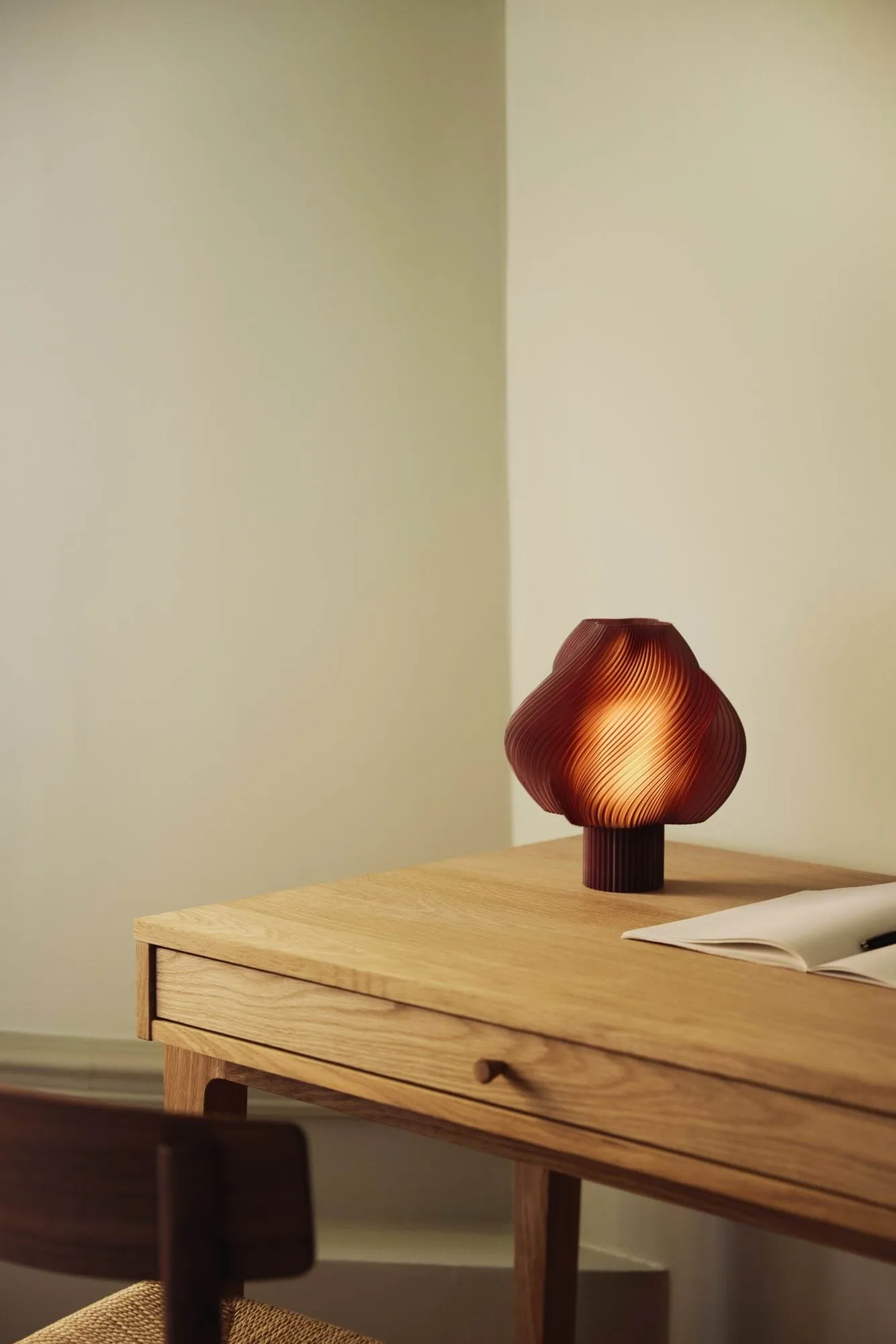 Soft Serve portable table lamp, Cherry, 23 cm Crème Atelier