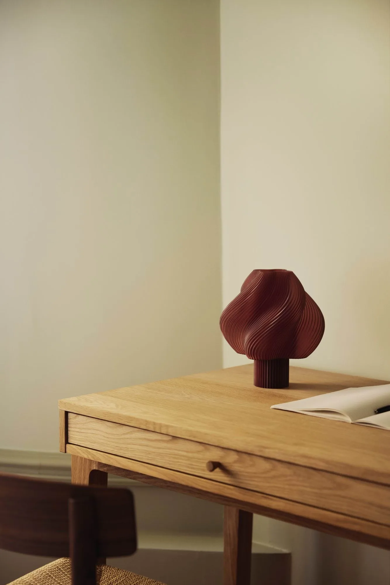 Soft Serve portable table lamp, Cherry, 23 cm Crème Atelier