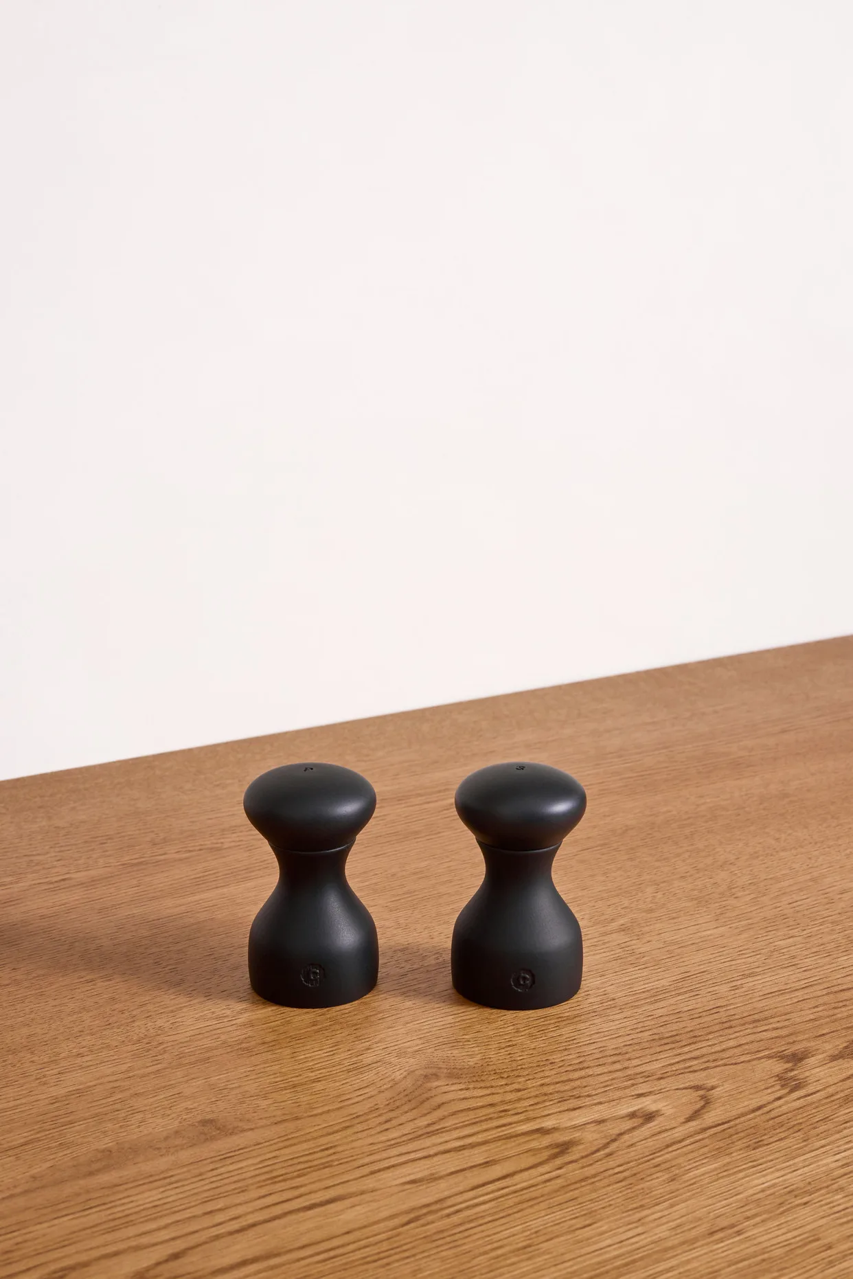 Lyon salt and pepper mill set, Black, 2-piece Crushgrind