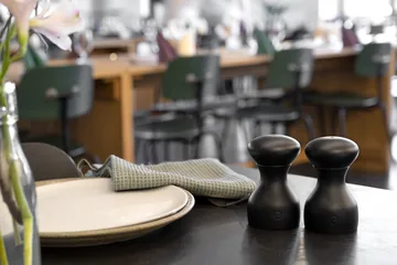 Lyon salt and pepper mill set - Black, 2-piece - Crushgrind