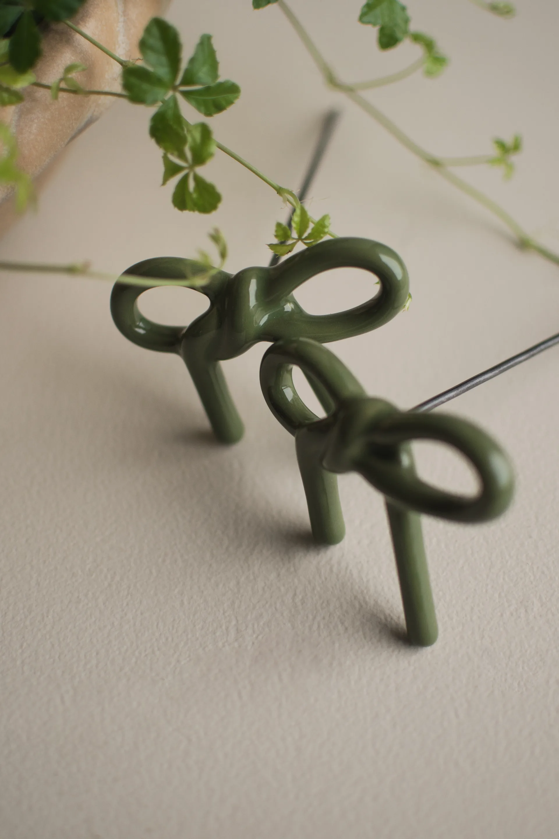 Bow floral decoration, Shiny green DBKD