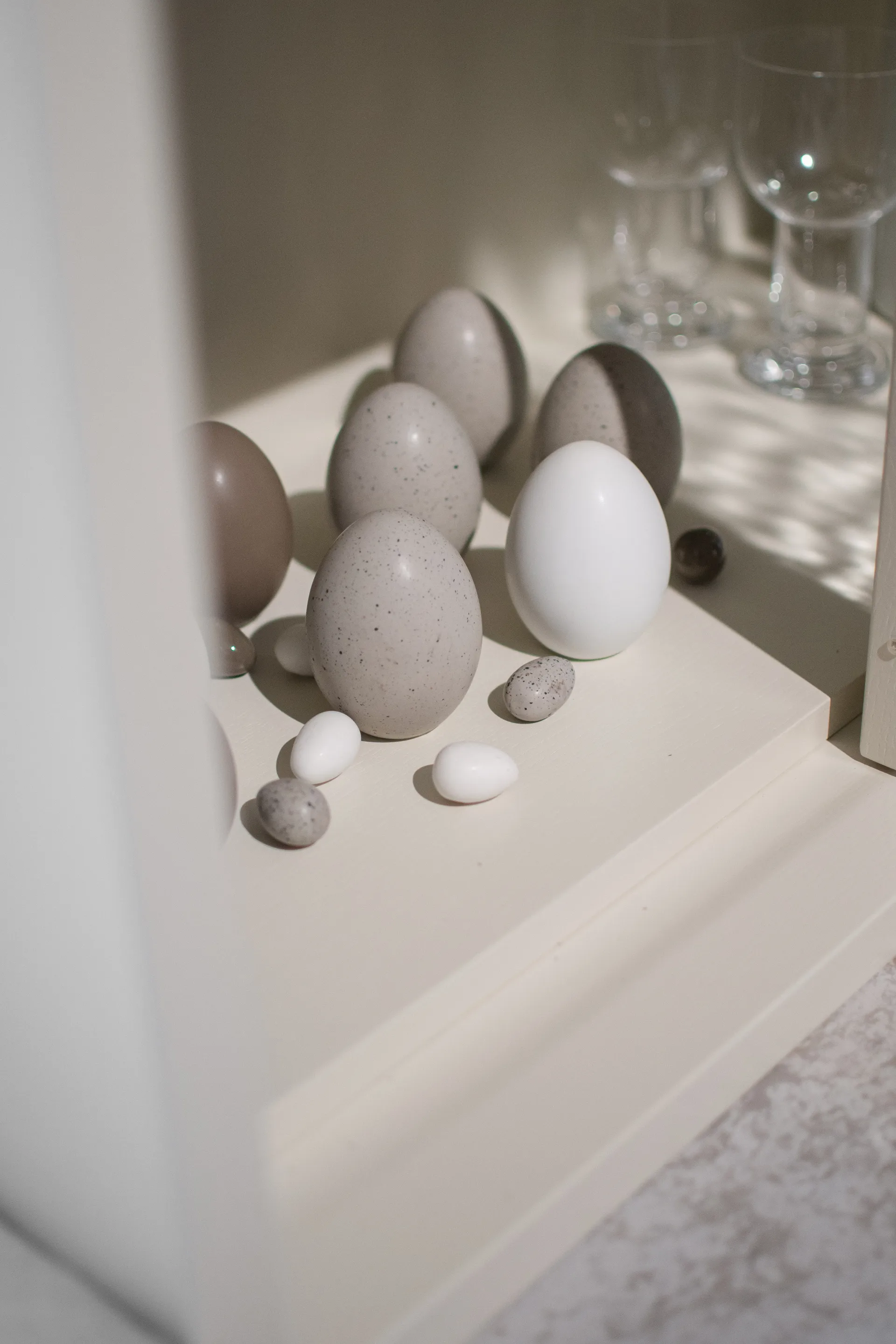 DBKD decorative egg, mole dot DBKD