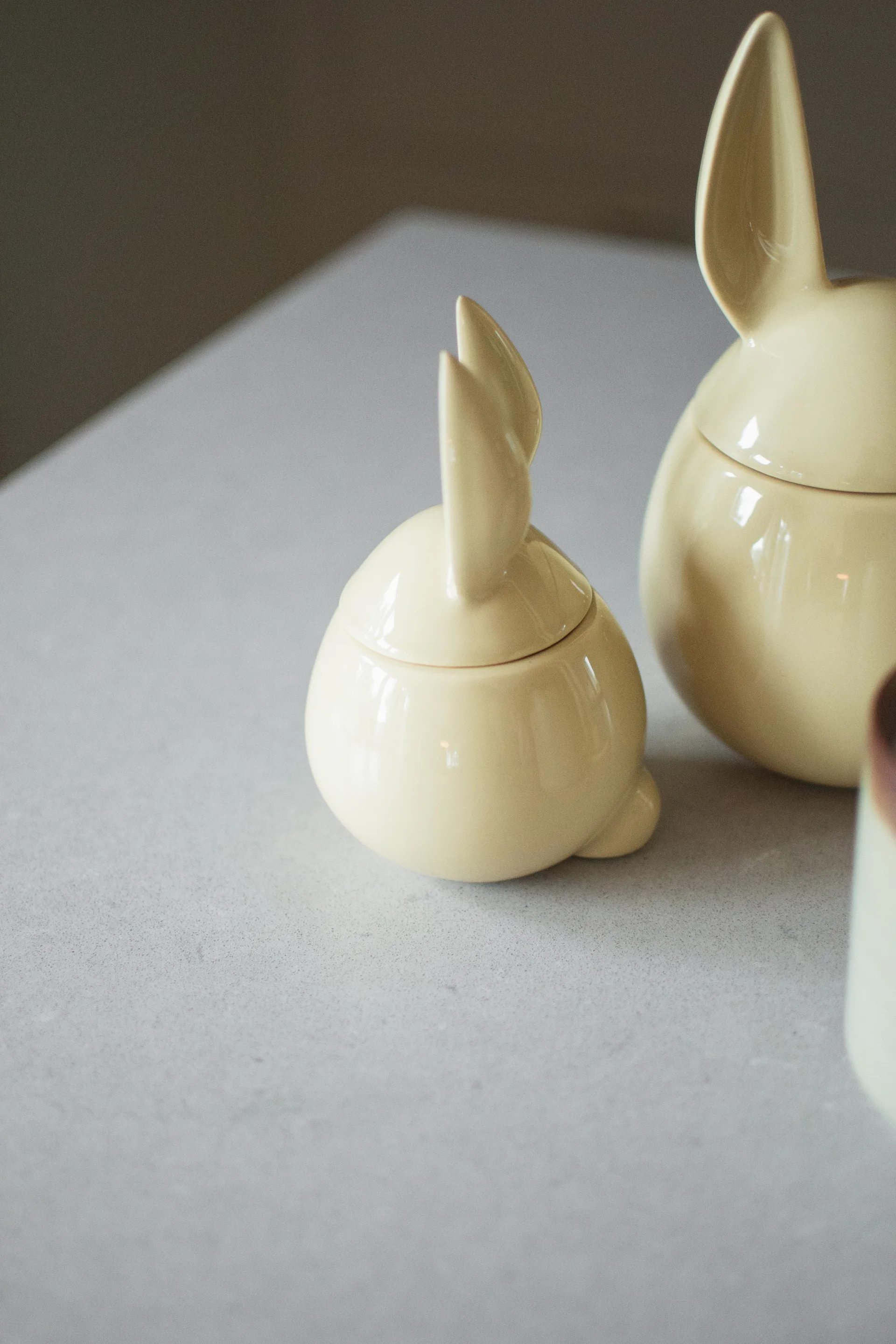 DBKD Eating rabbit bowl small, Shiny yellow DBKD