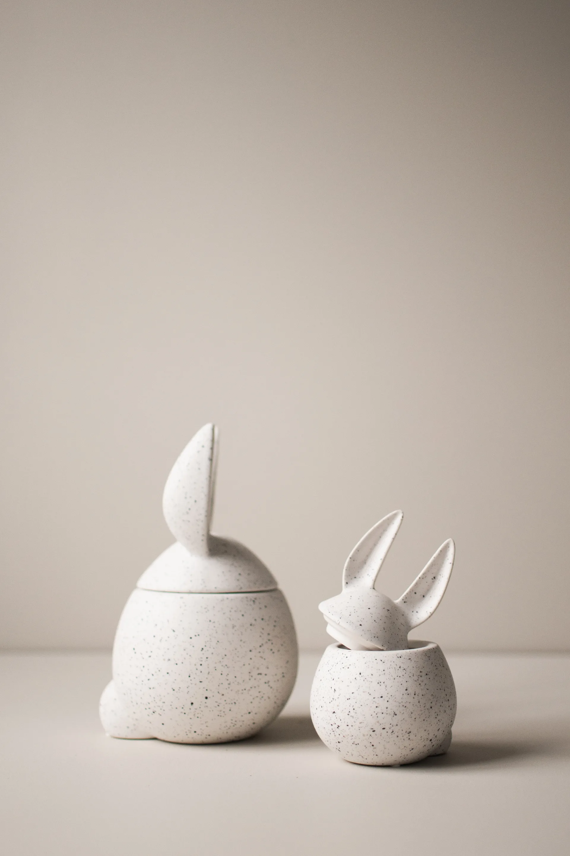 DBKD Eating rabbit bowl small, white dot DBKD