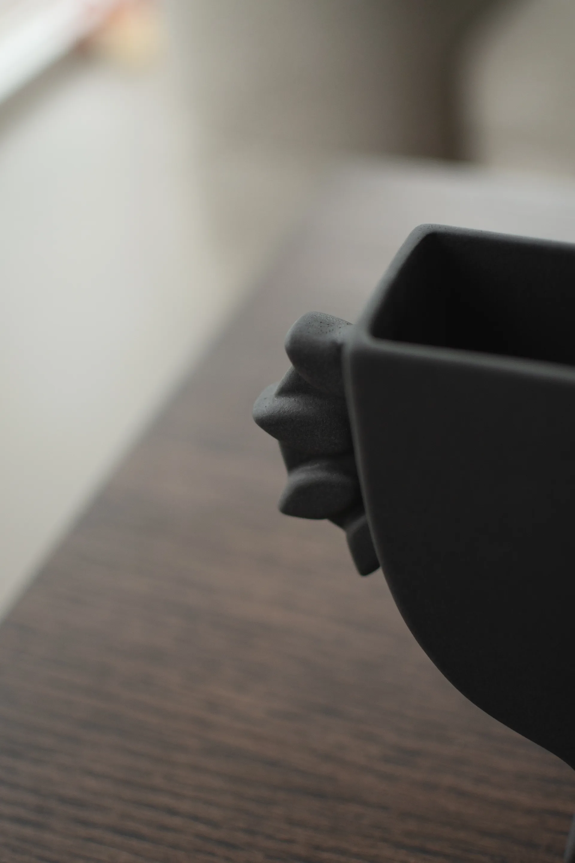 Flat vase 16 cm, Black DBKD