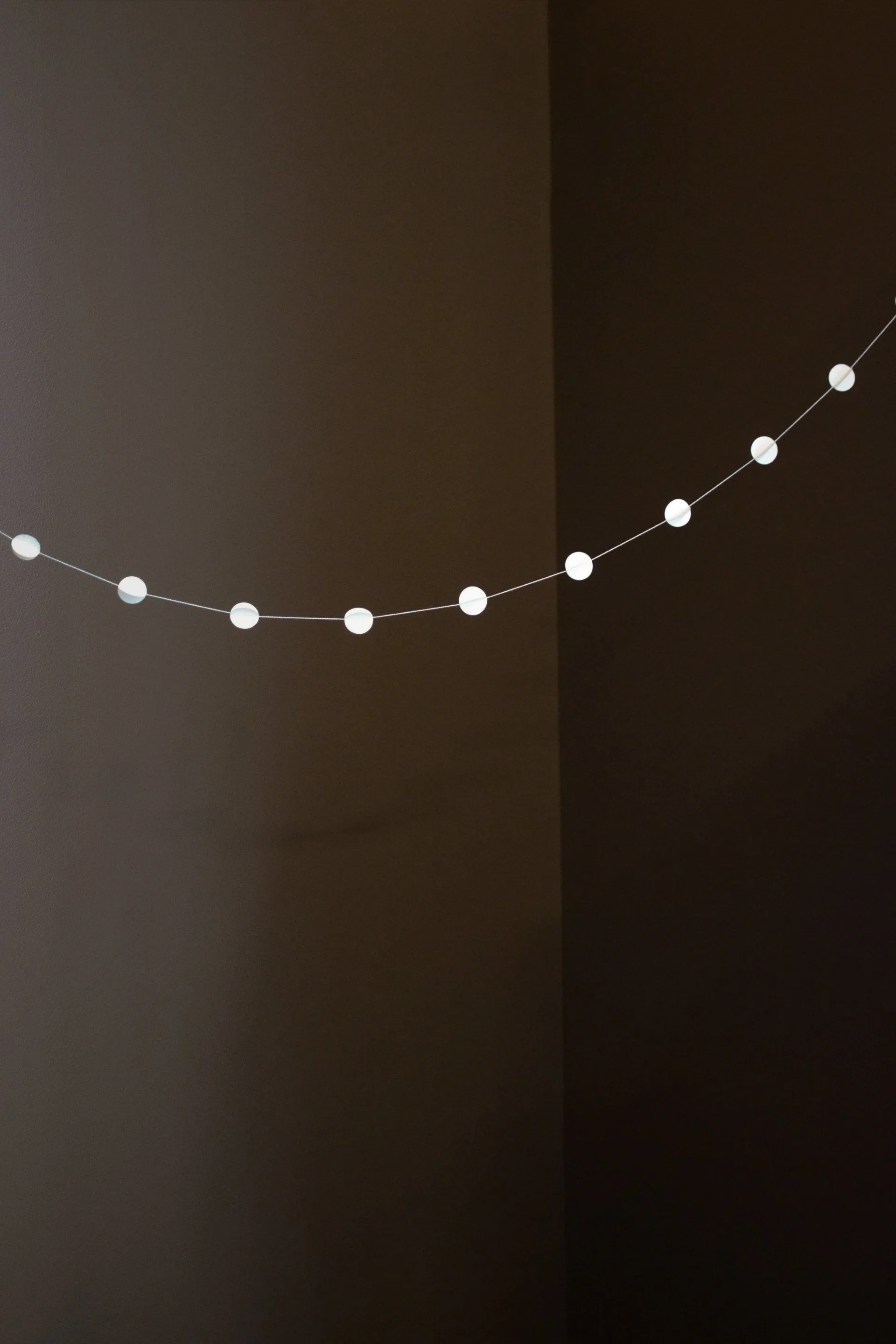 Garland circle, White DBKD