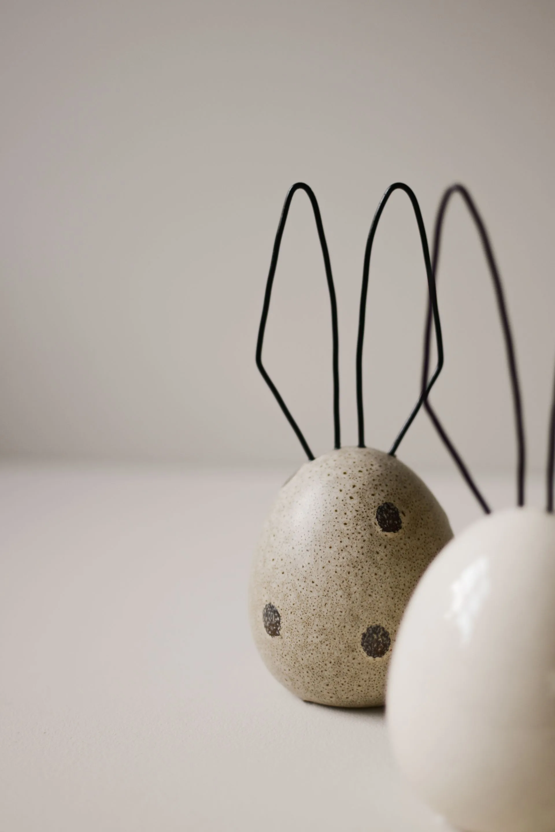 Hare Easter decoration H18 cm, Beige dot DBKD