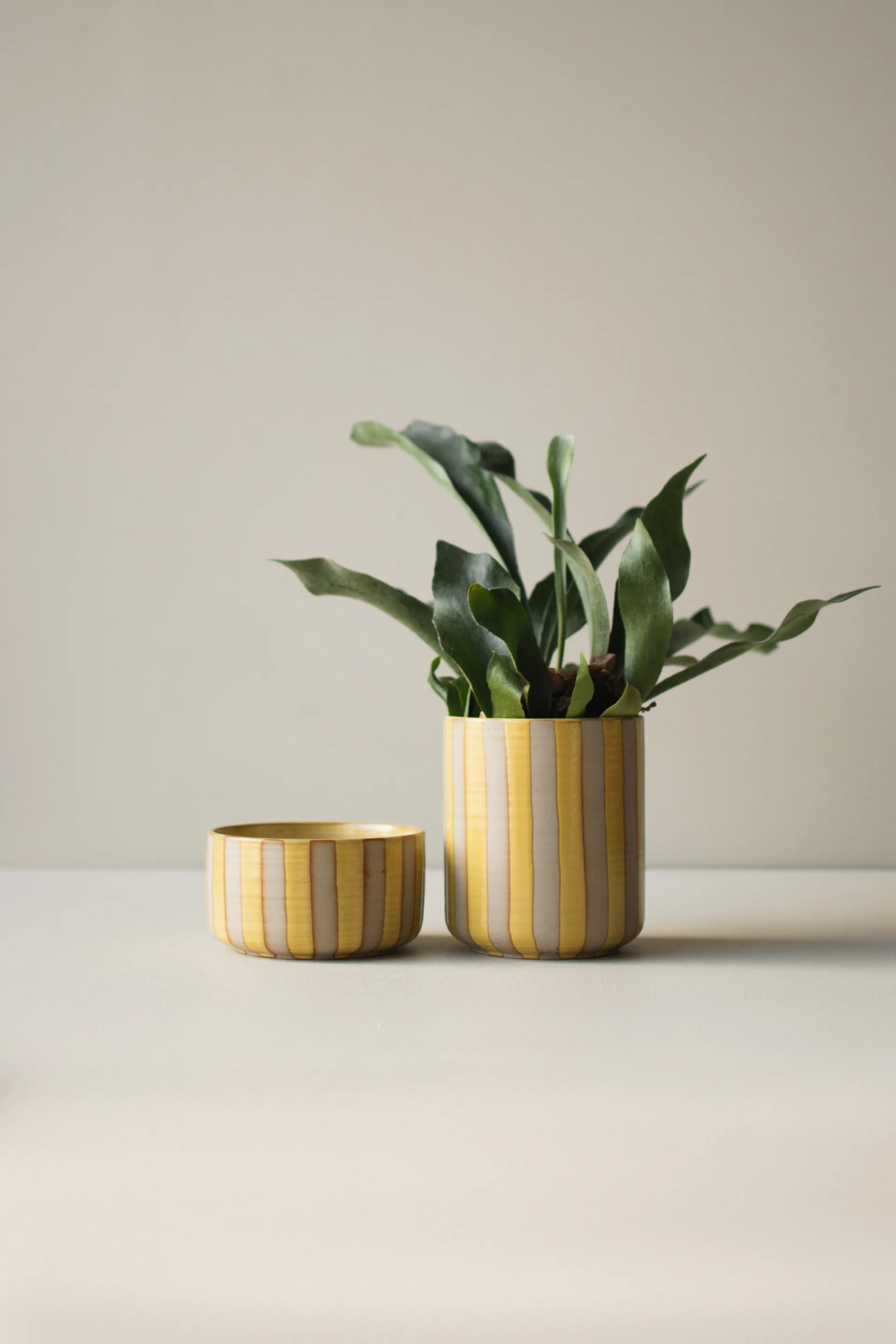 Line pot Ø14x16 cm, Yellow DBKD