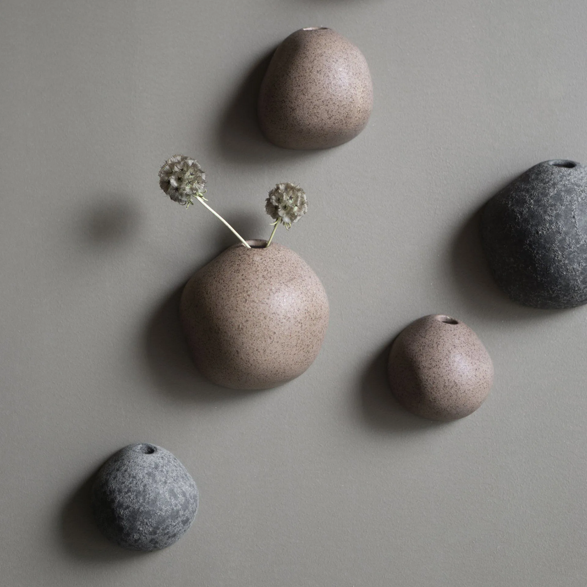 Miniature wall mounted vase black, medium Ø9 cm DBKD