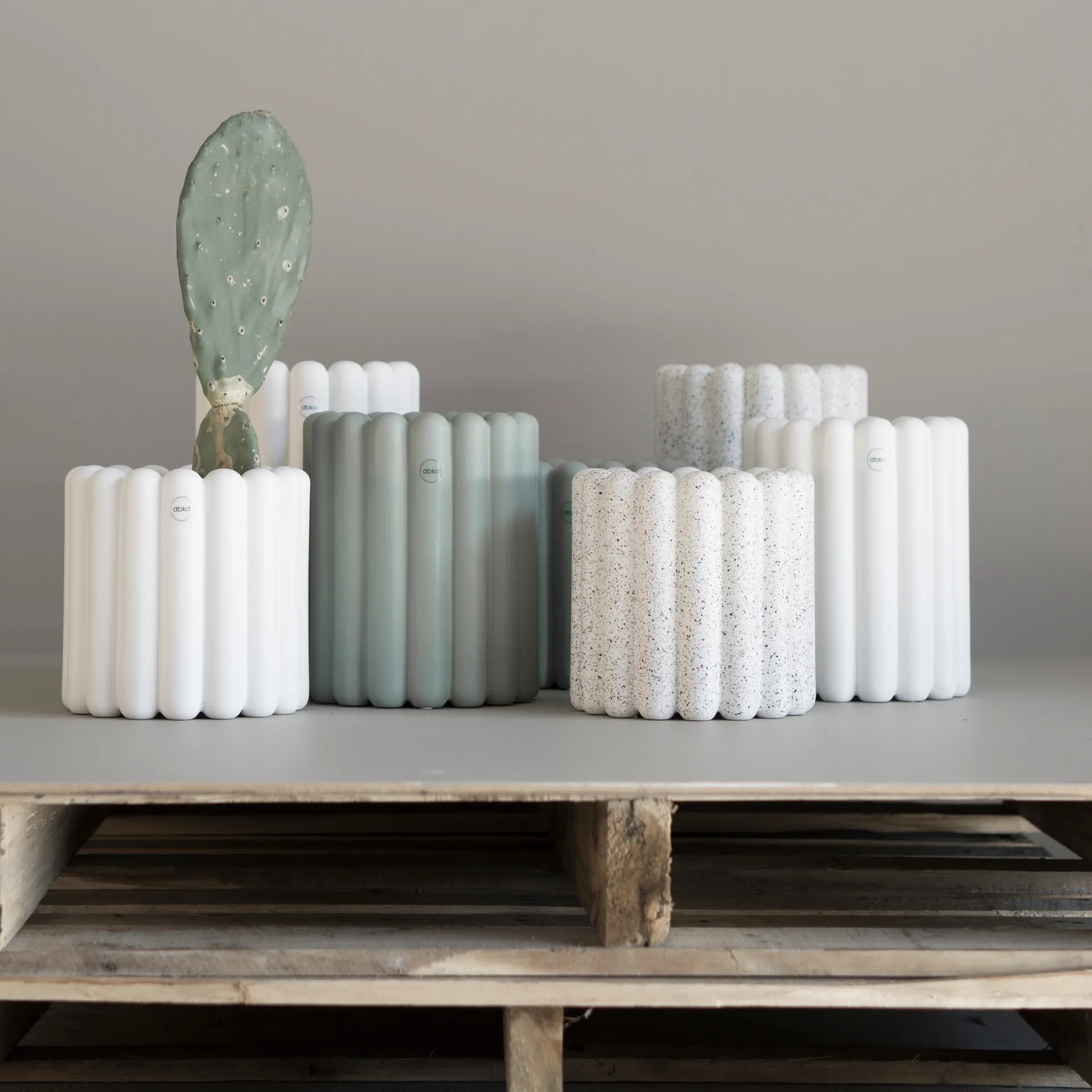 Mist flower pot large Ø19x27 cm, White DBKD