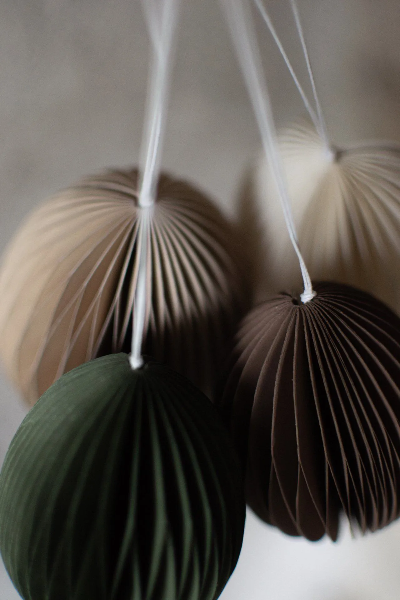 Ovoid Easter decoration paper 7 cm, White DBKD