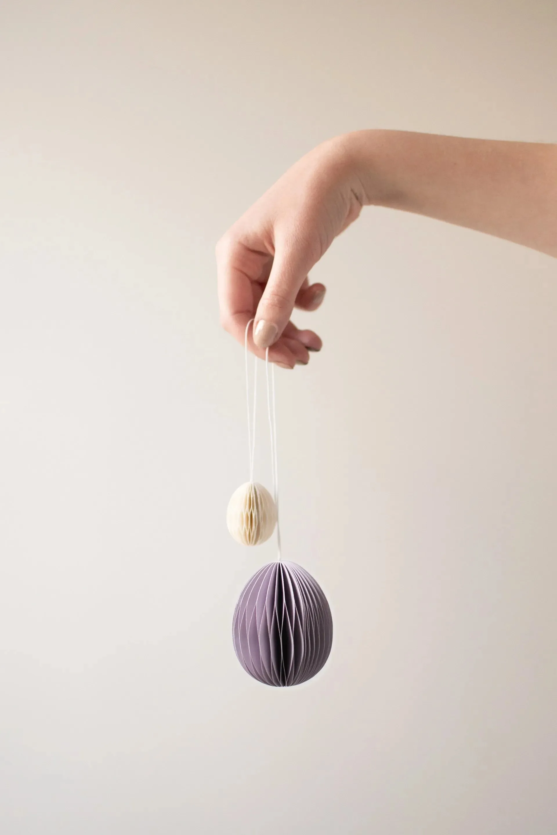 Ovoid paper Easter decoration small 4 cm, White DBKD