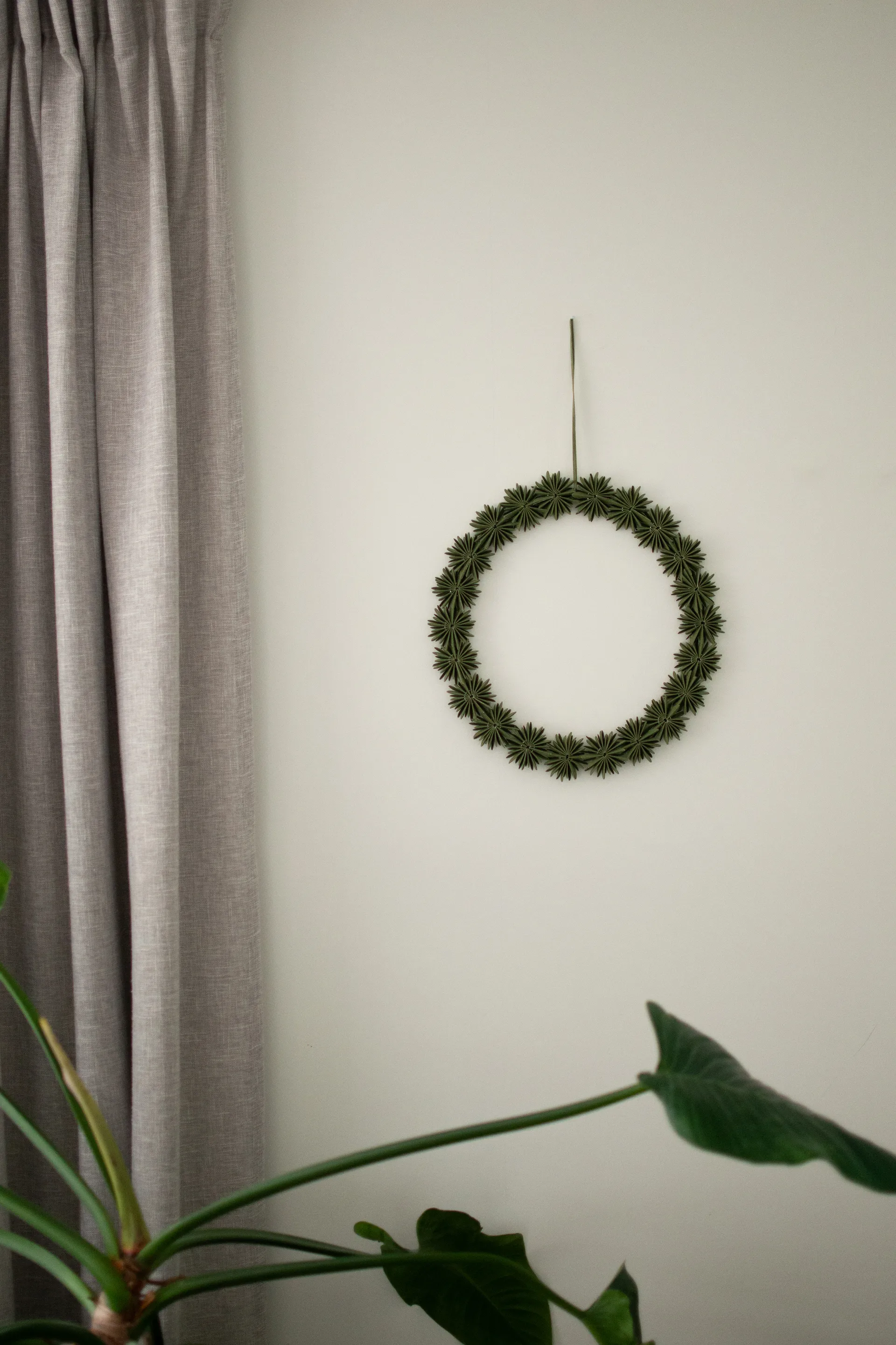 Paper flake wreath decoration wreath Ø35 cm, Green DBKD