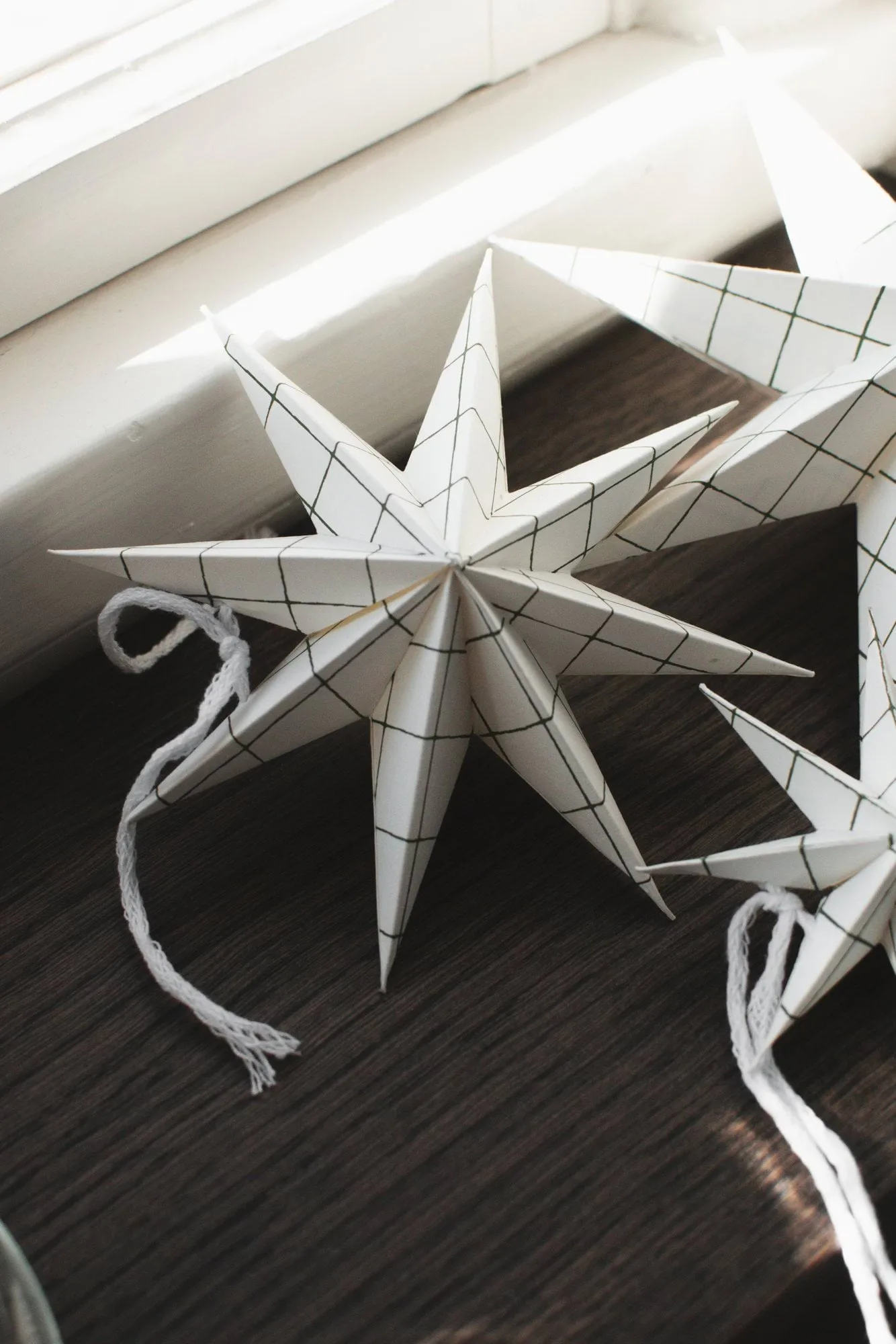 Paper winter star hanging decoration, Square white, medium, Ø14 cm DBKD