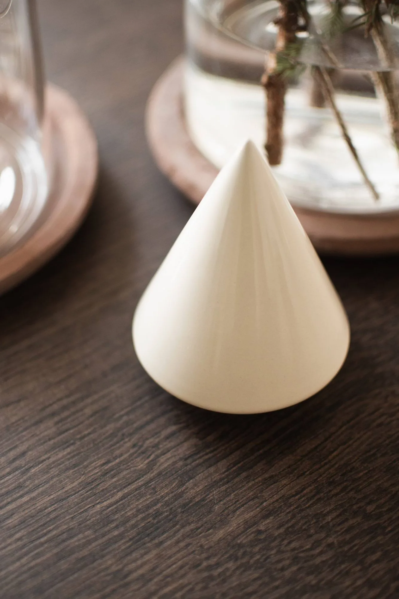 Peak wooden decorative detail, Shiny cream, Ø9 cm DBKD