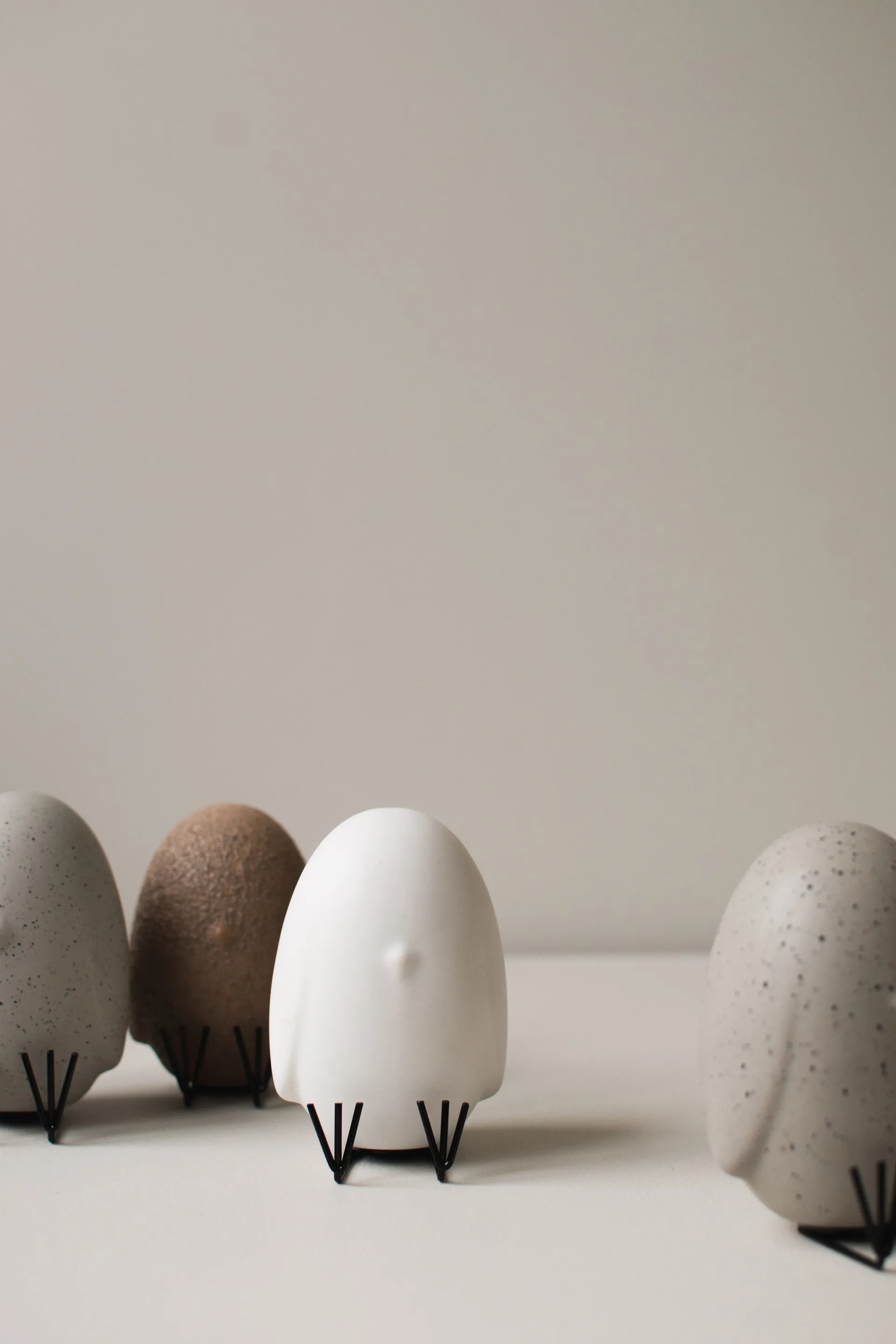 Sit Around Easter decoration, White DBKD