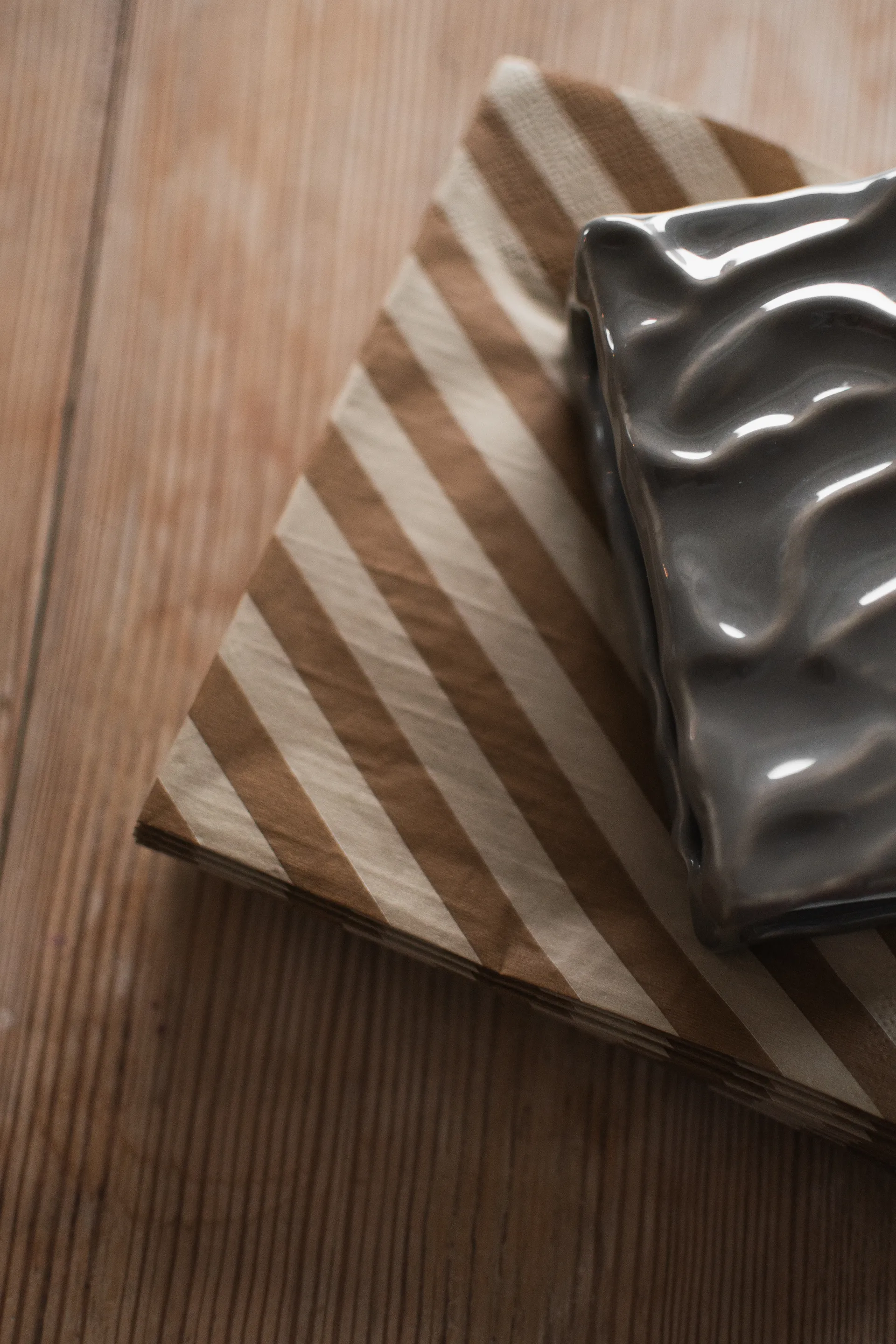 Stripe paper napkin 33x33 cm 20-pack, Nougat DBKD