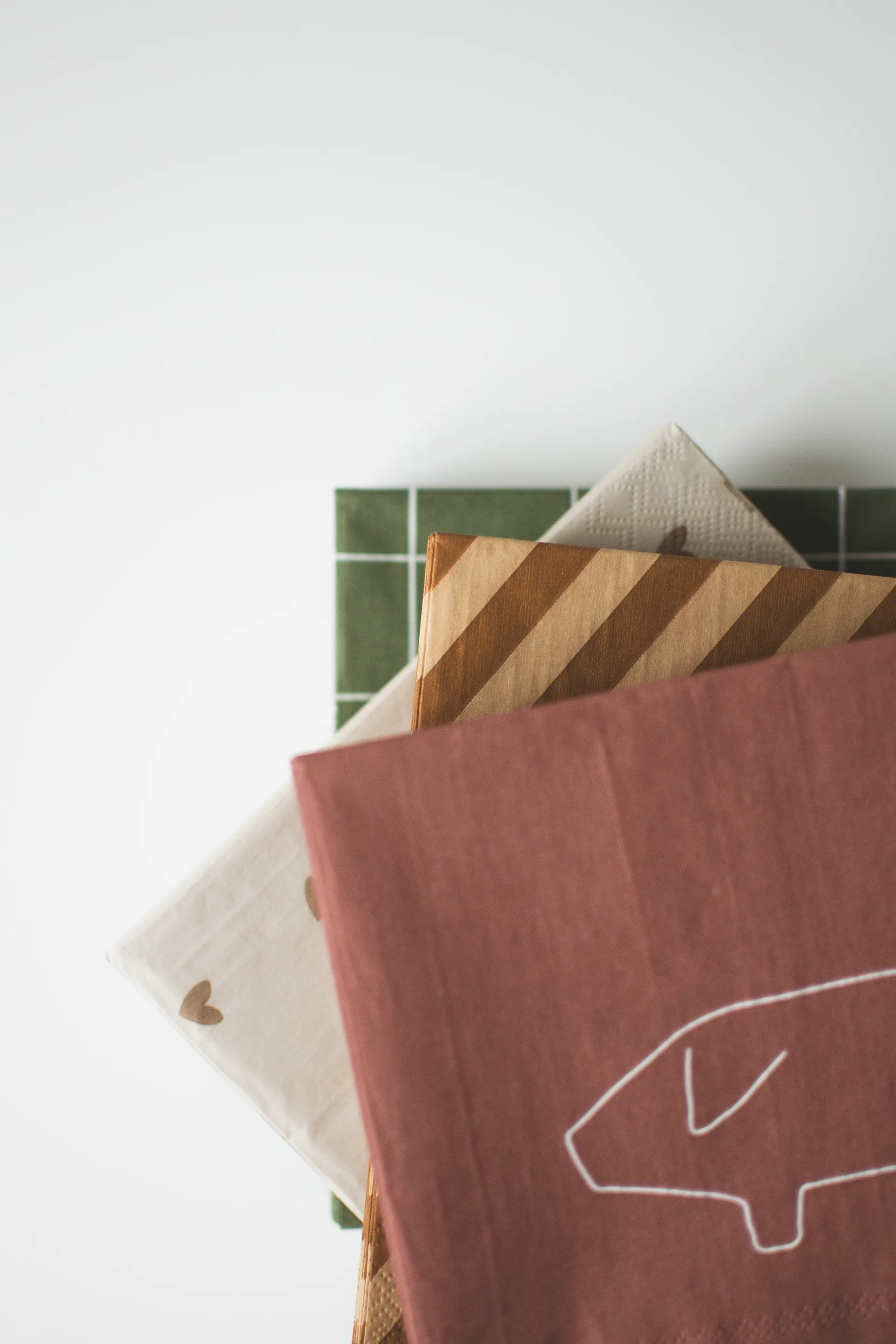 Swedish pig paper napkin 33x33 cm 20-pack, Red DBKD