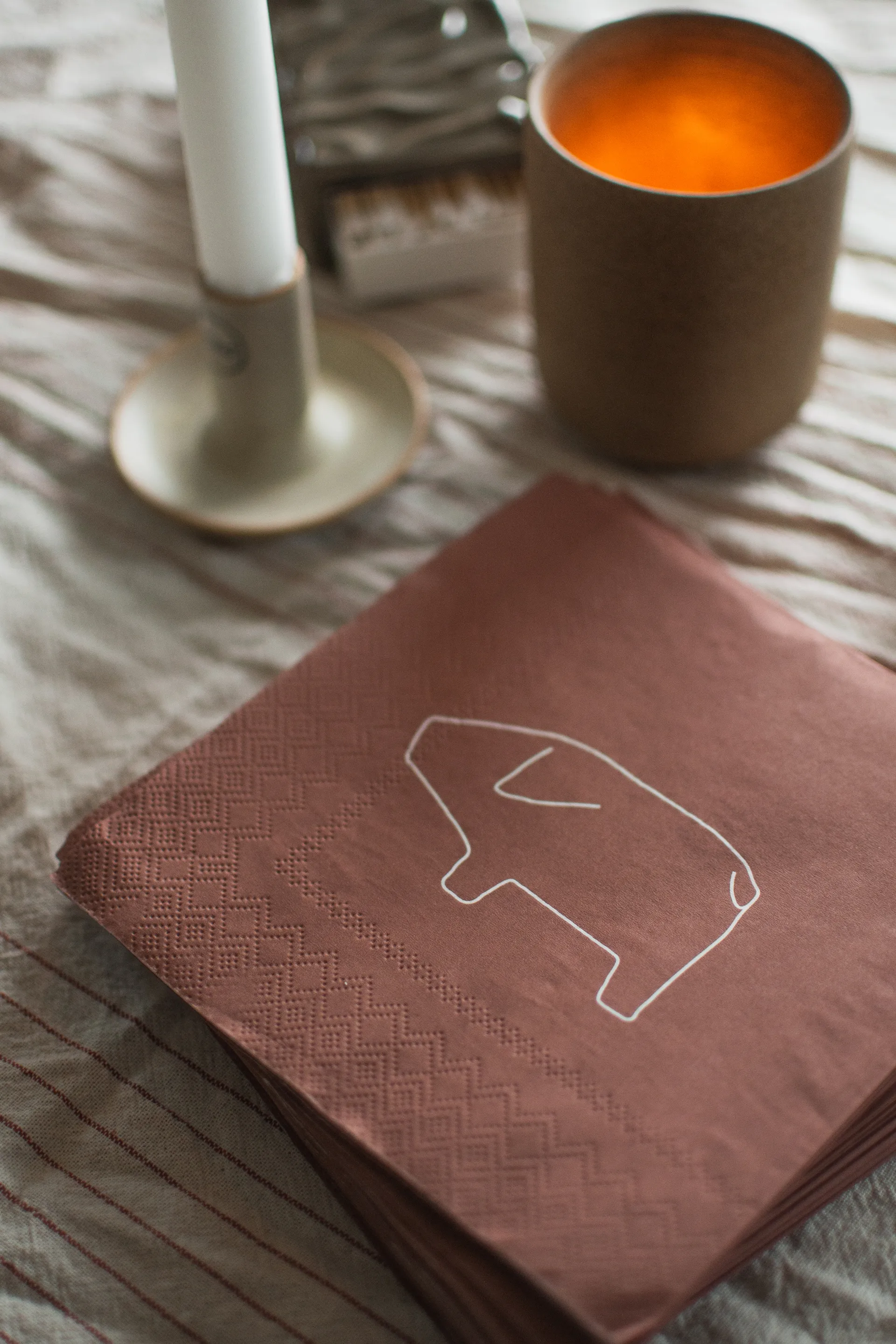 Swedish pig paper napkin 33x33 cm 20-pack, Red DBKD