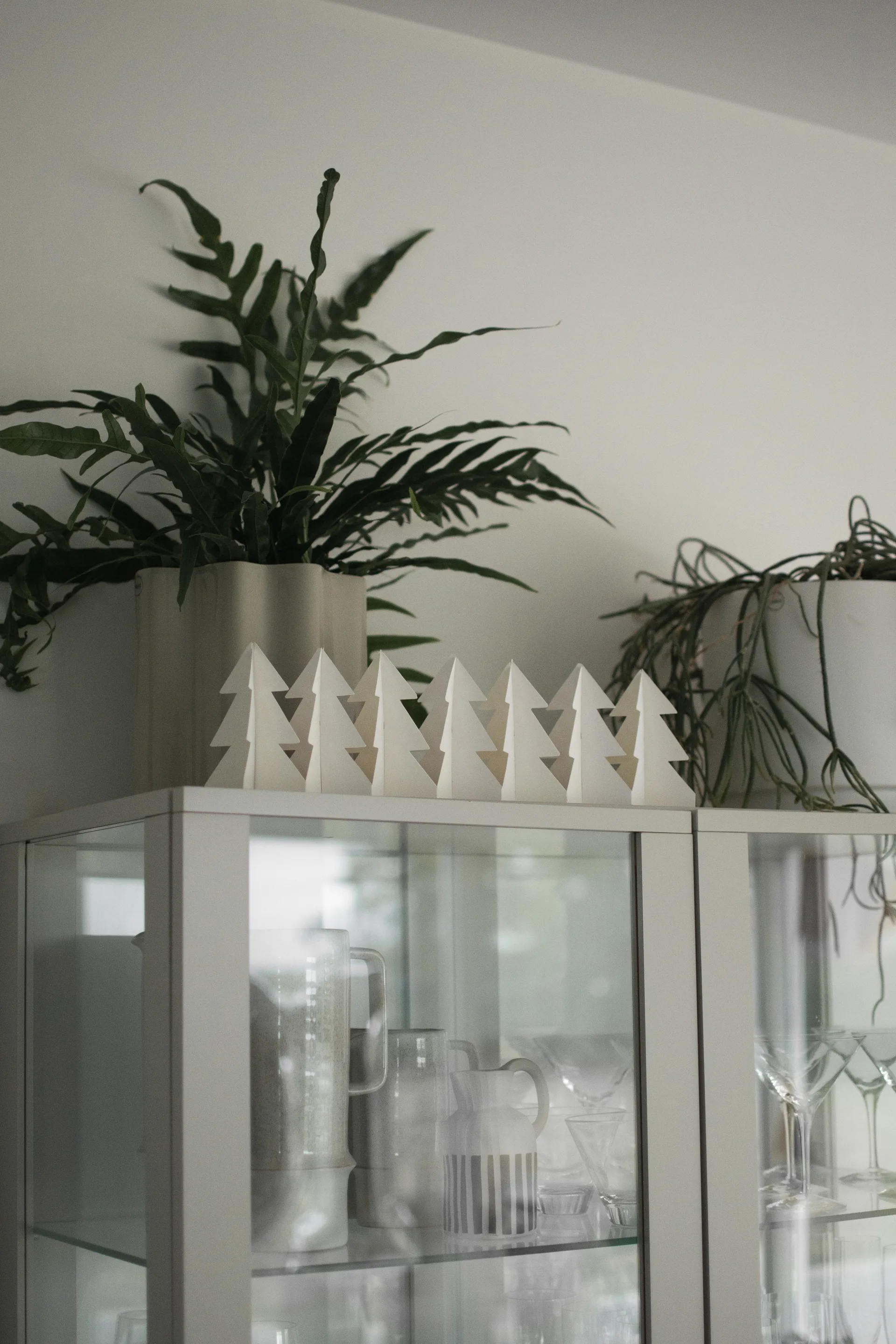 Tree in a row decoration 60 cm, White DBKD