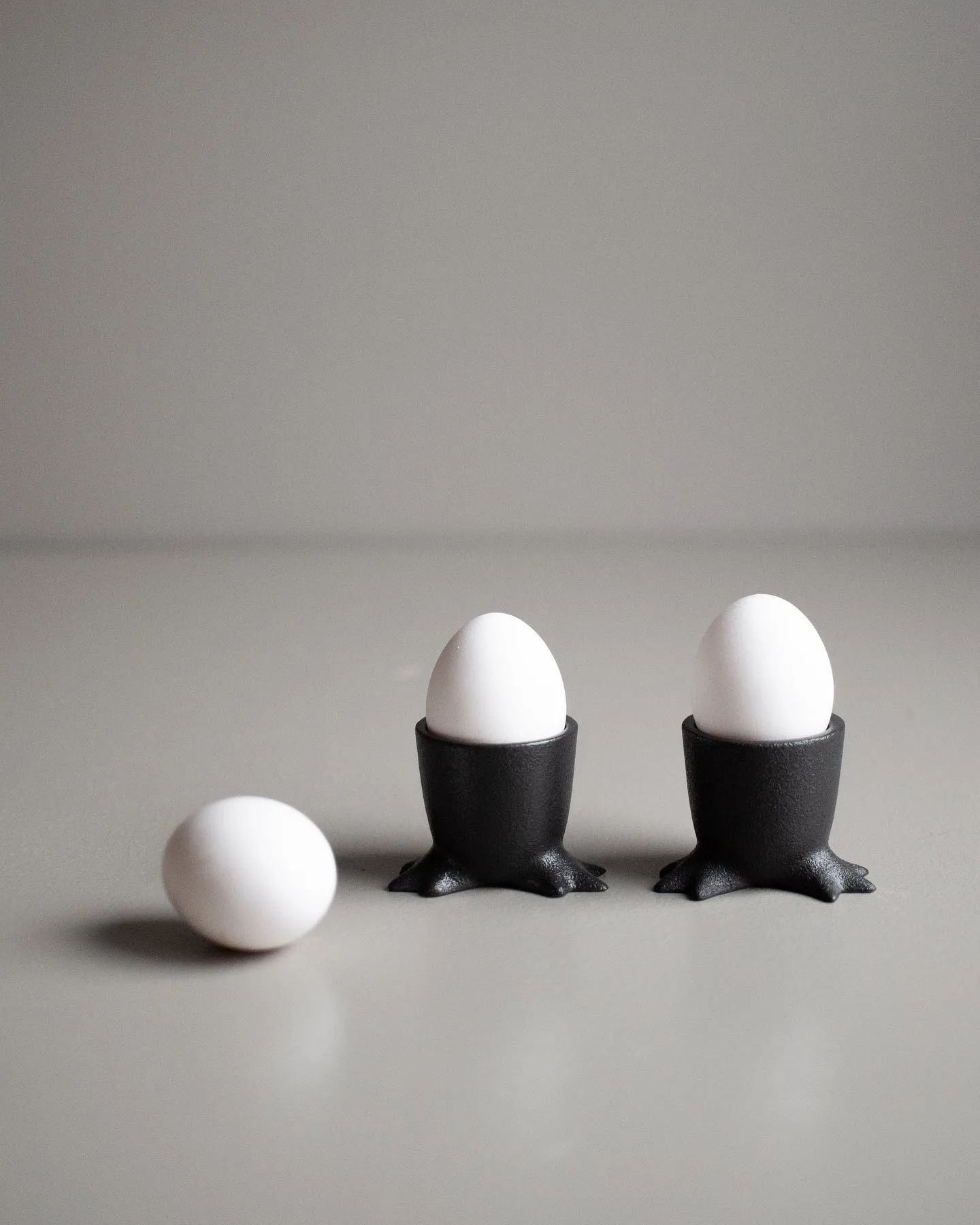 Walking Egg egg cup, Black DBKD