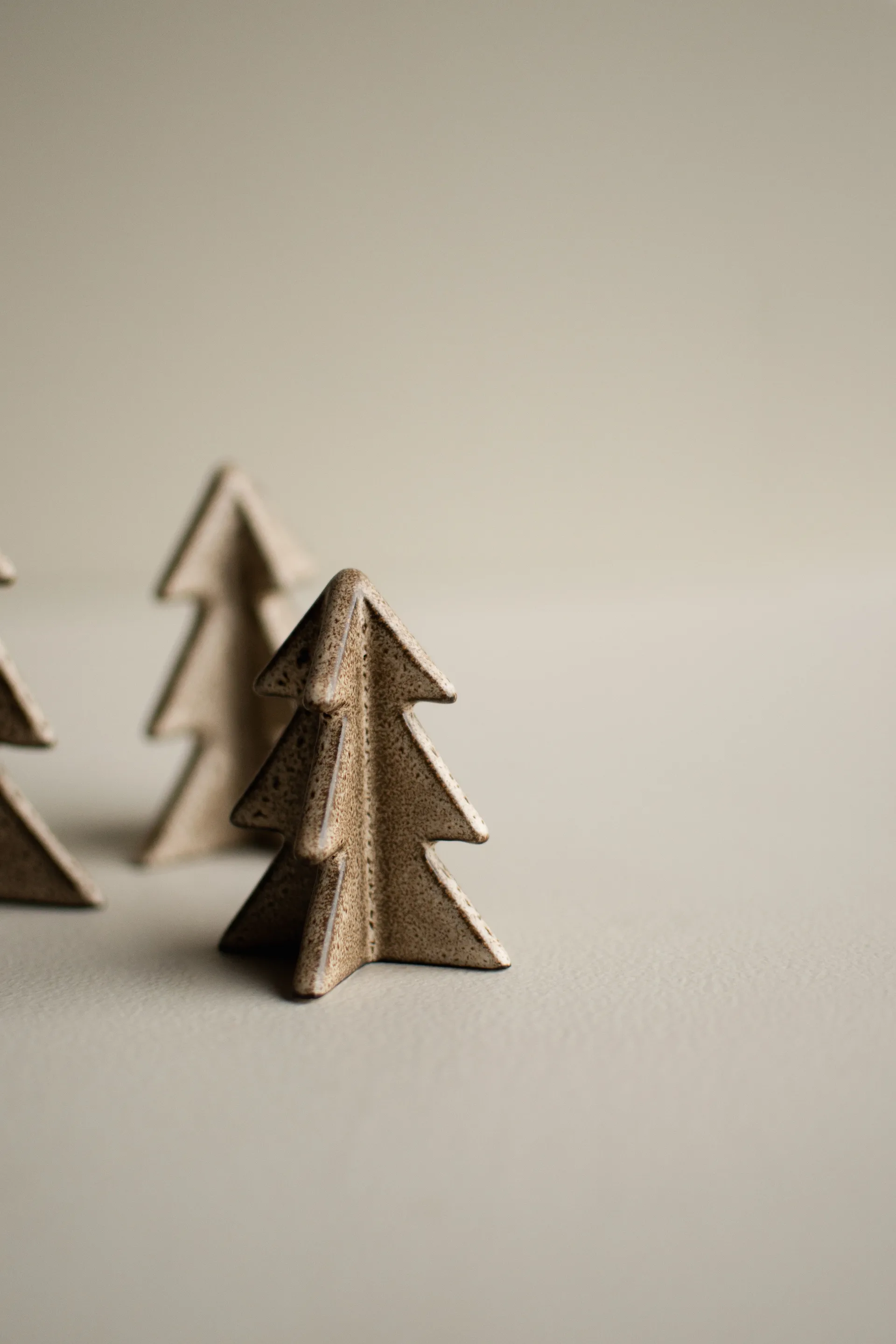 Winter tree decoration, Beige, 7 cm DBKD