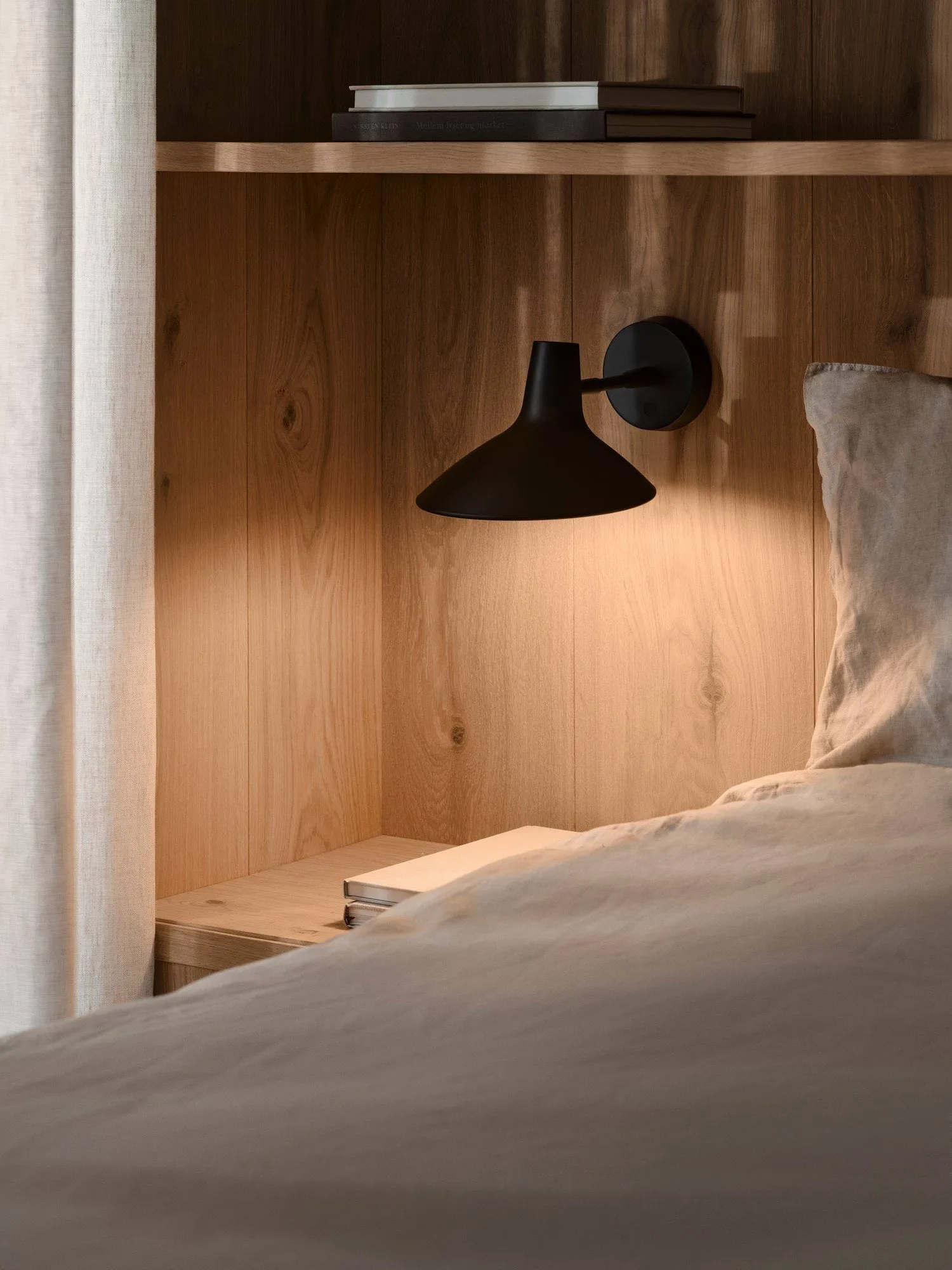 Darci short wall lamp, Black Design For The People