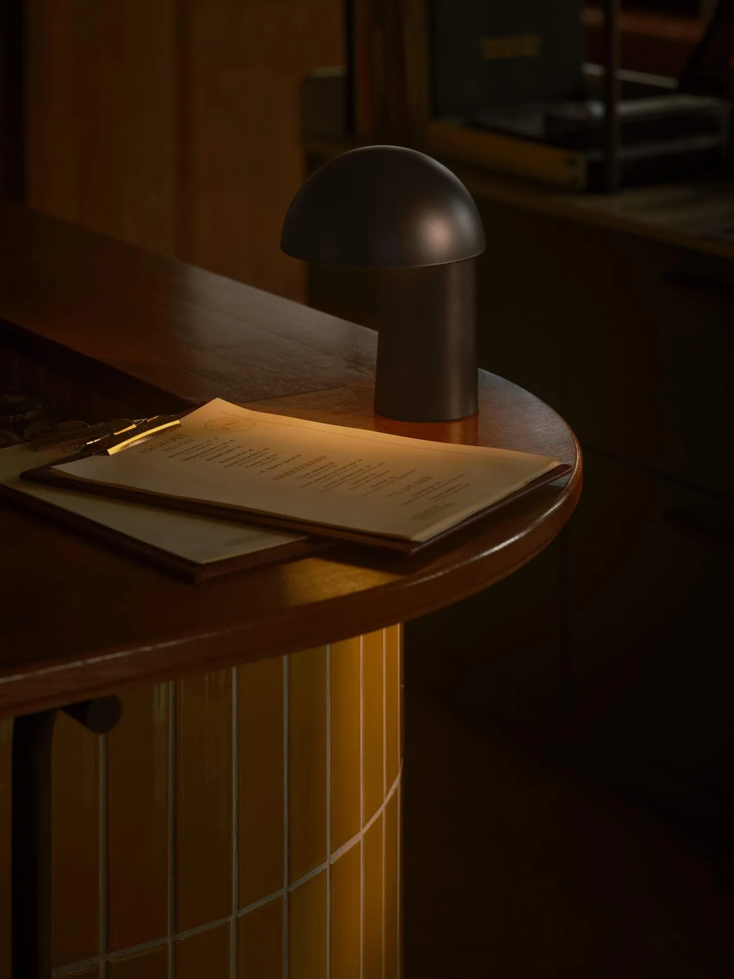 Faye portable table lamp, Black Design For The People